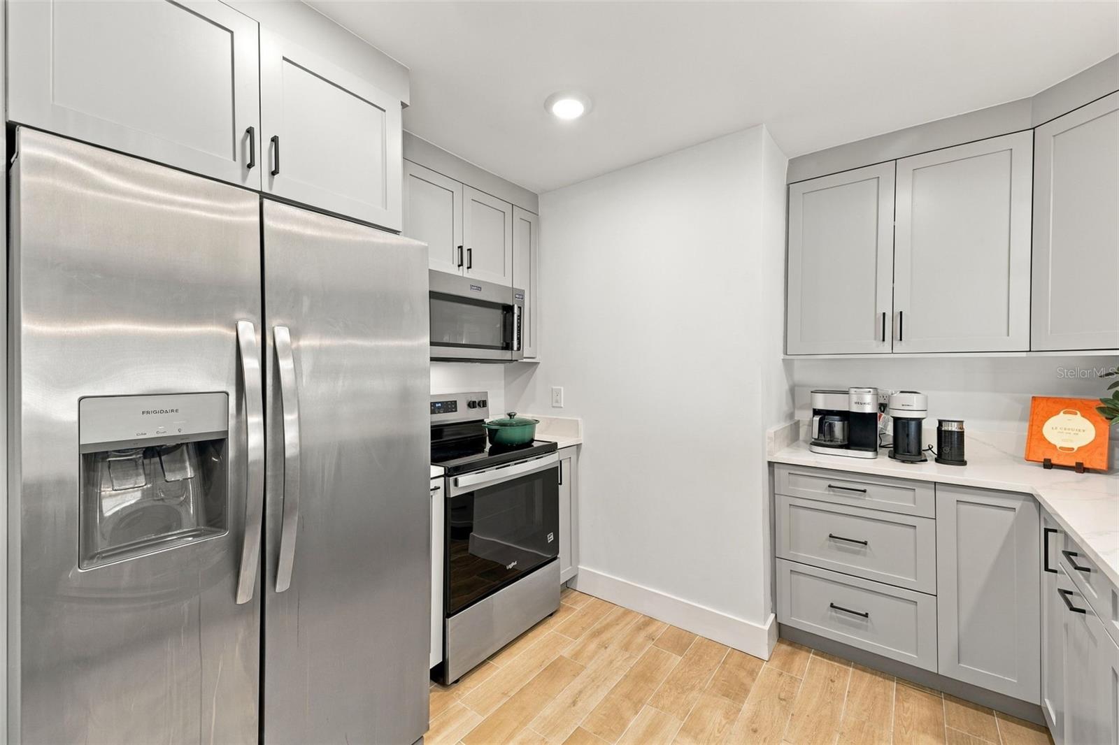 4318 HELENA ST NE — photo 8