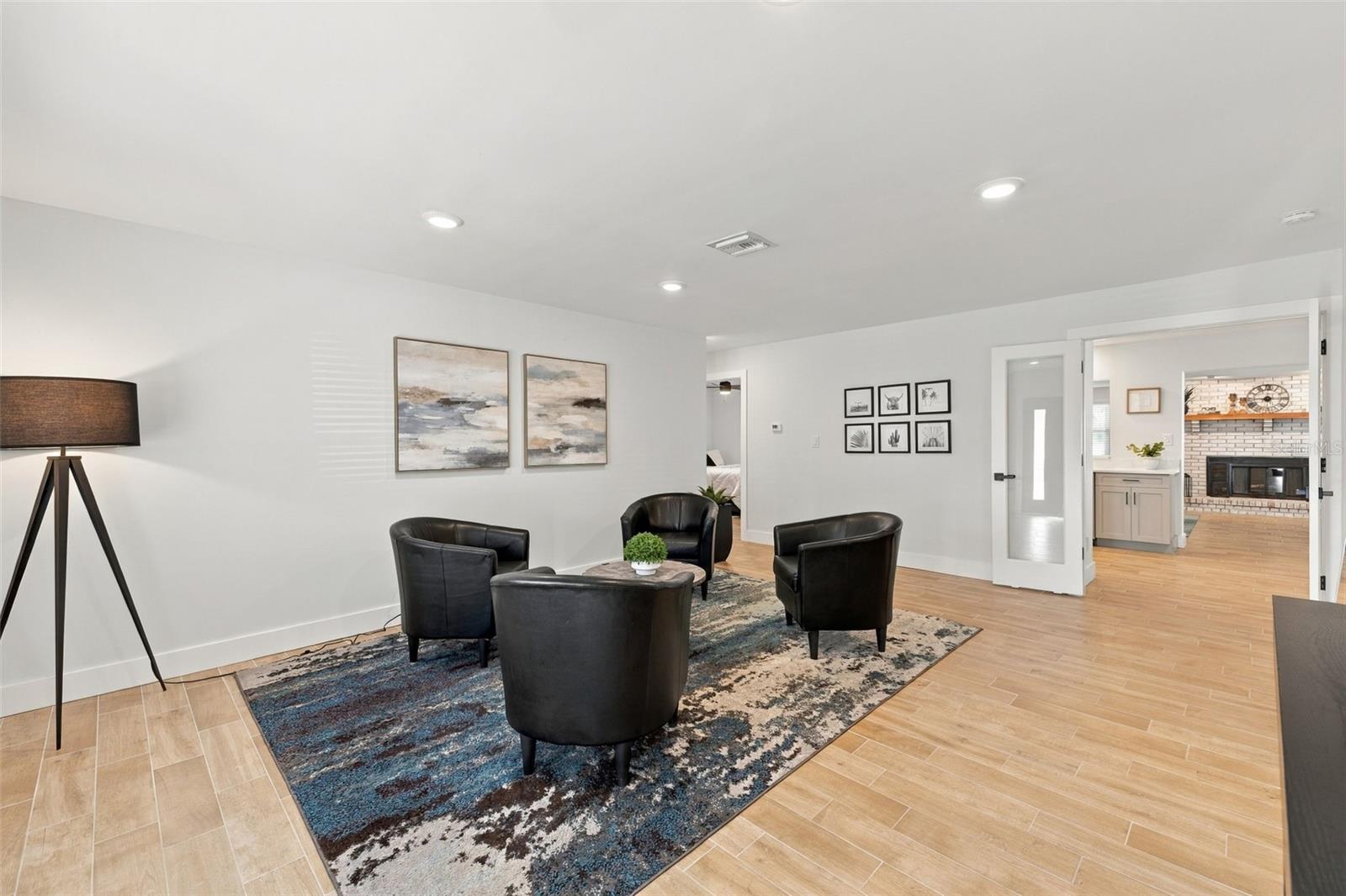 4318 HELENA ST NE — photo 2
