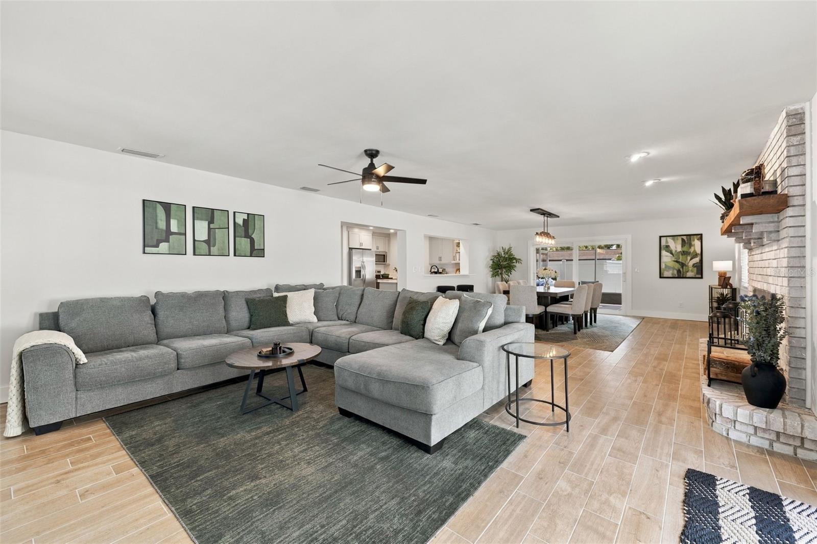 4318 HELENA ST NE — photo 17
