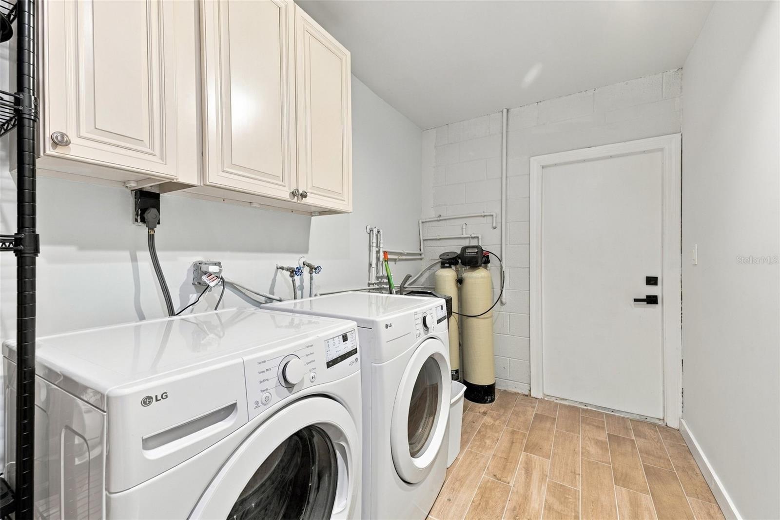 4318 HELENA ST NE — photo 31