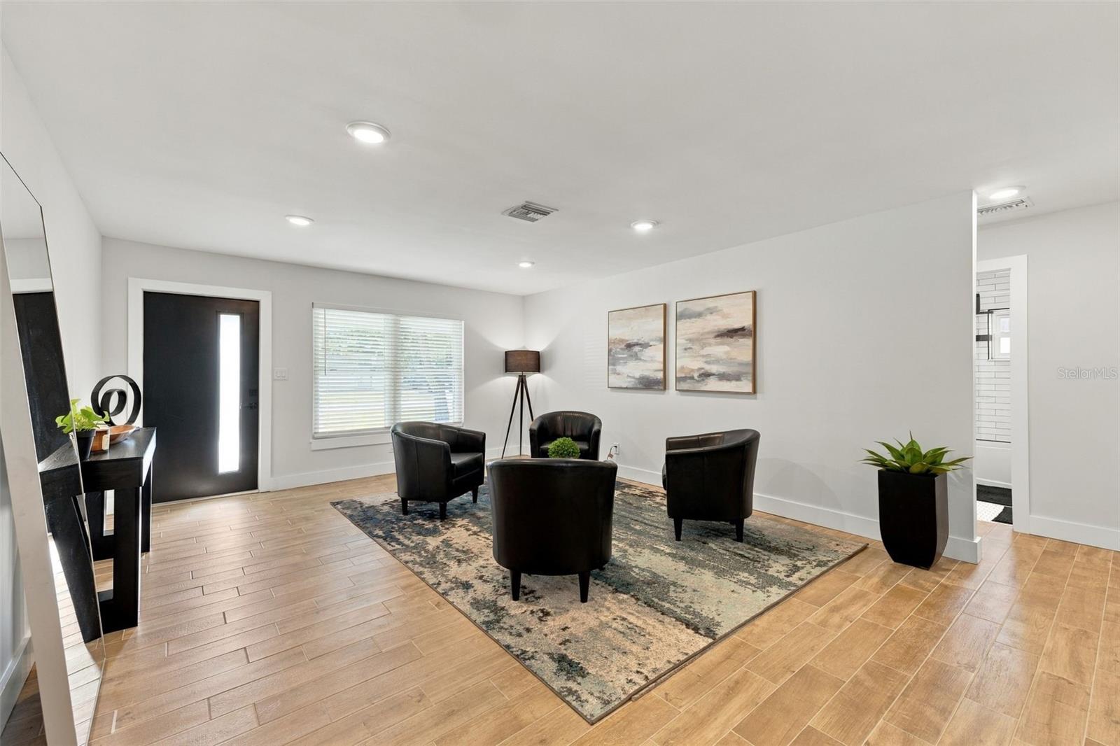 4318 HELENA ST NE — photo 3