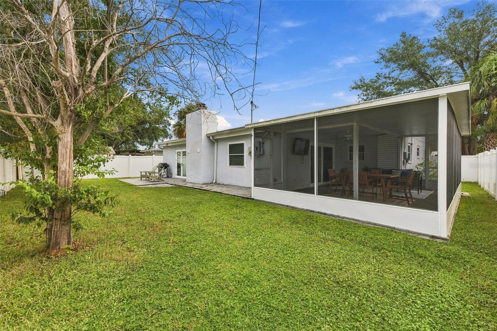 4318 HELENA ST NE — photo 34