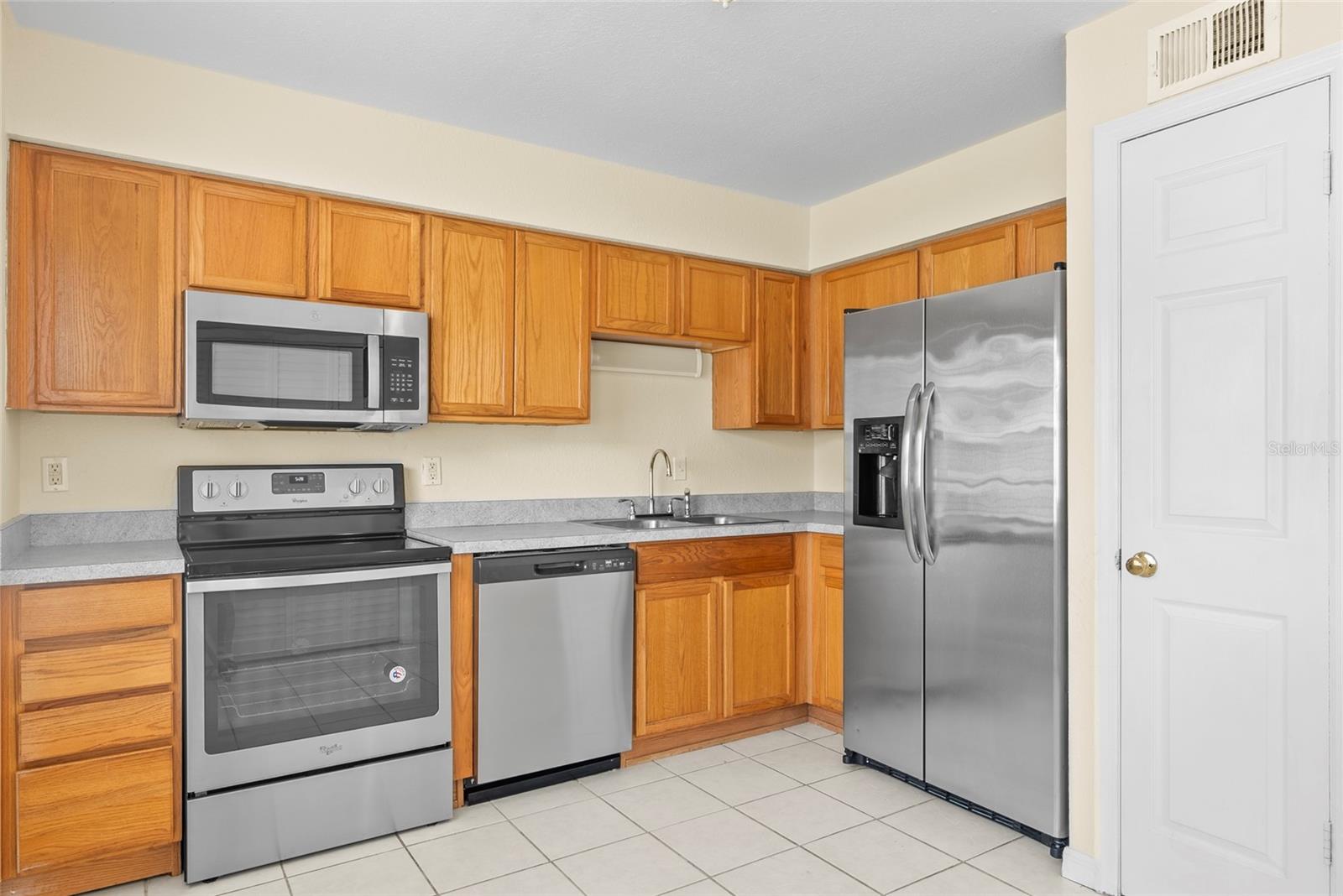37308 EMBASSY PARK LN #2 — photo 10