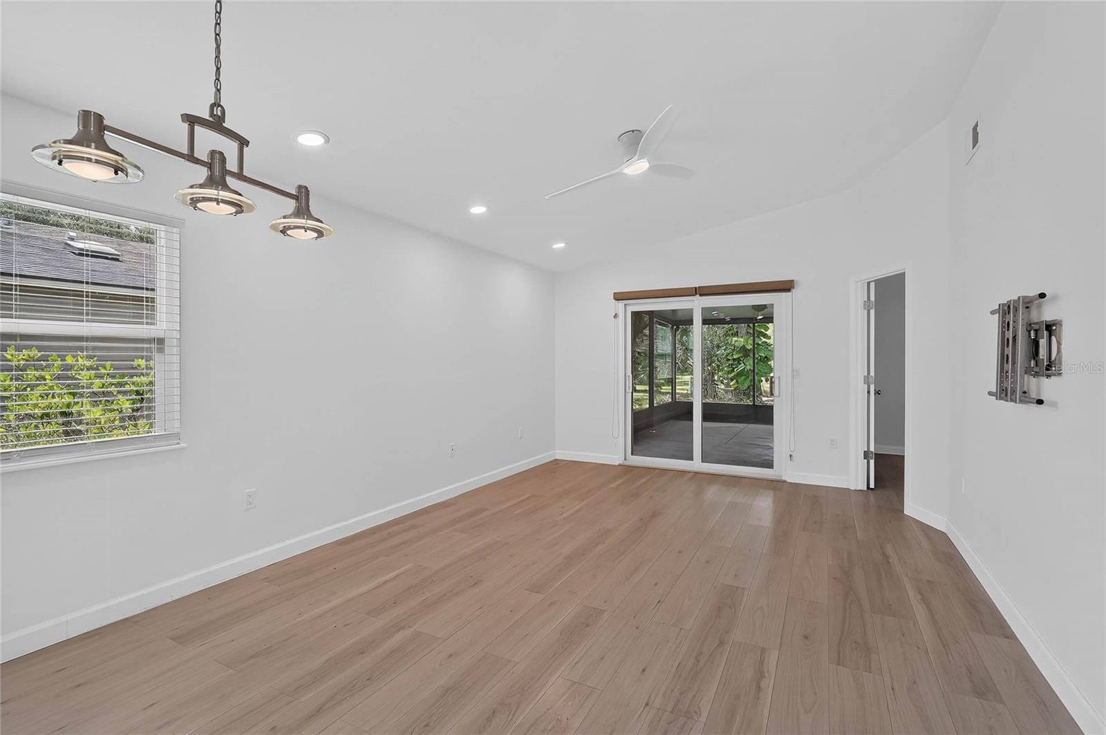358 BEARDED OAKS CIR — photo 7