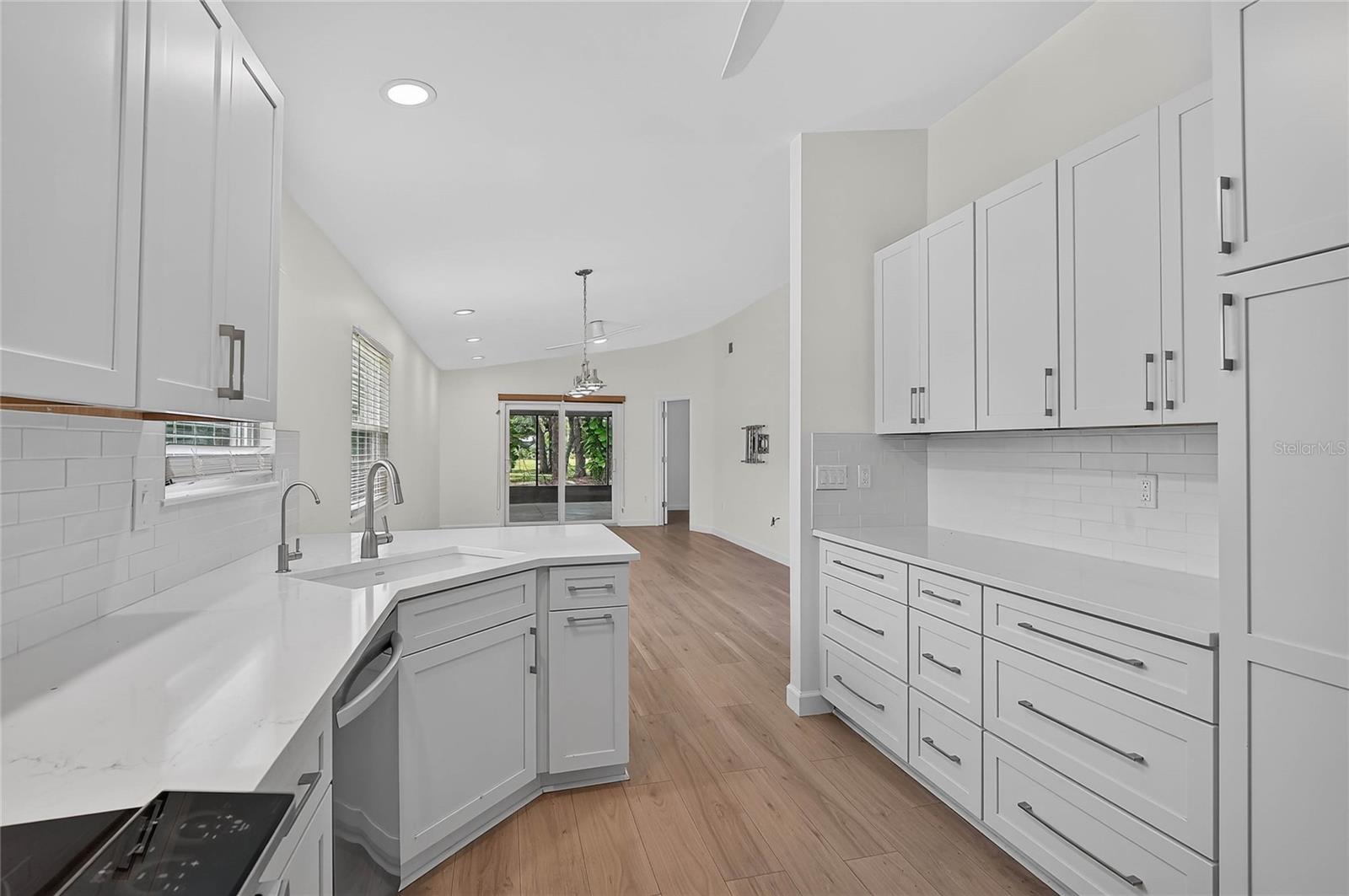 358 BEARDED OAKS CIR — photo 4