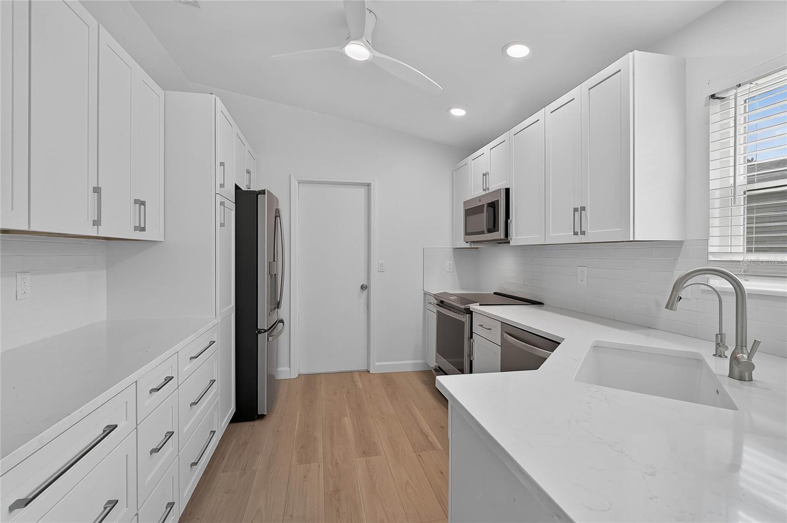 358 BEARDED OAKS CIR — photo 5