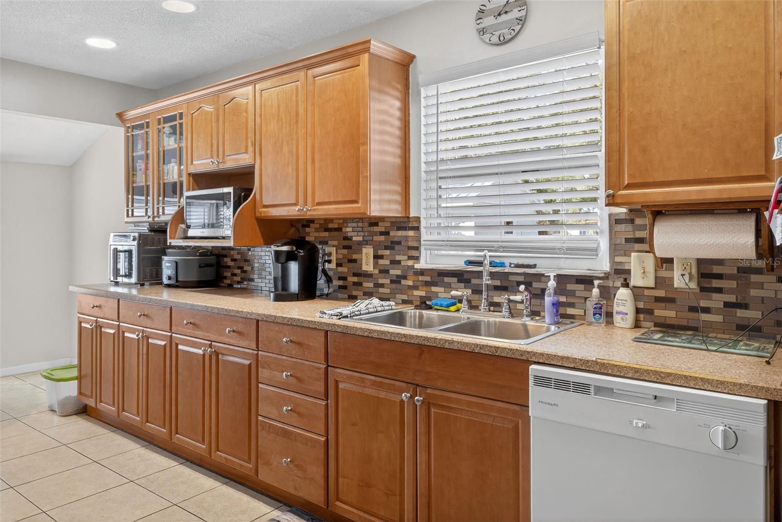1004 MANDALAY DR — photo 16
