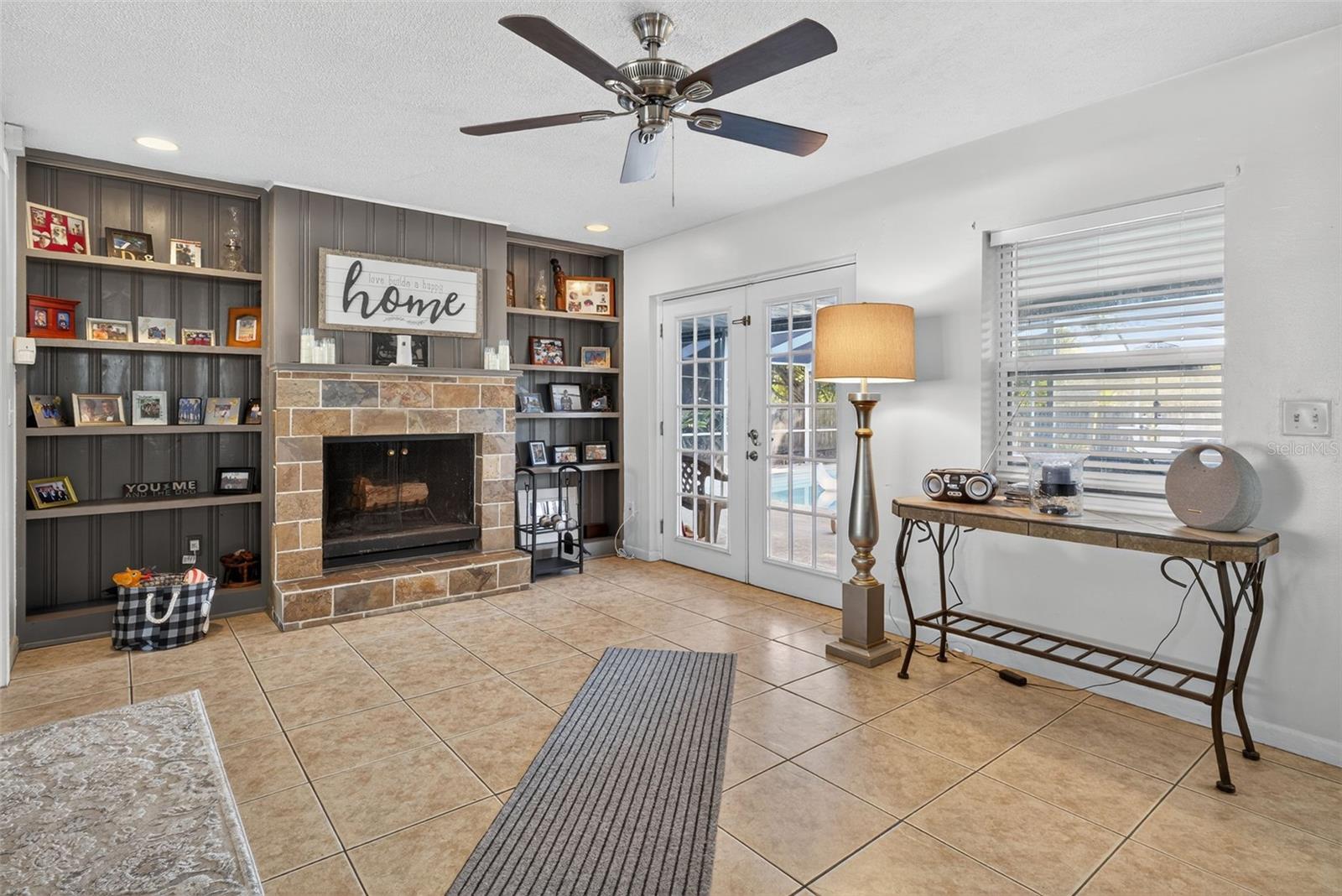 1004 MANDALAY DR — photo 20