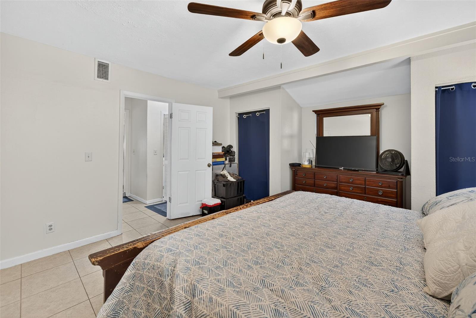 1004 MANDALAY DR — photo 28