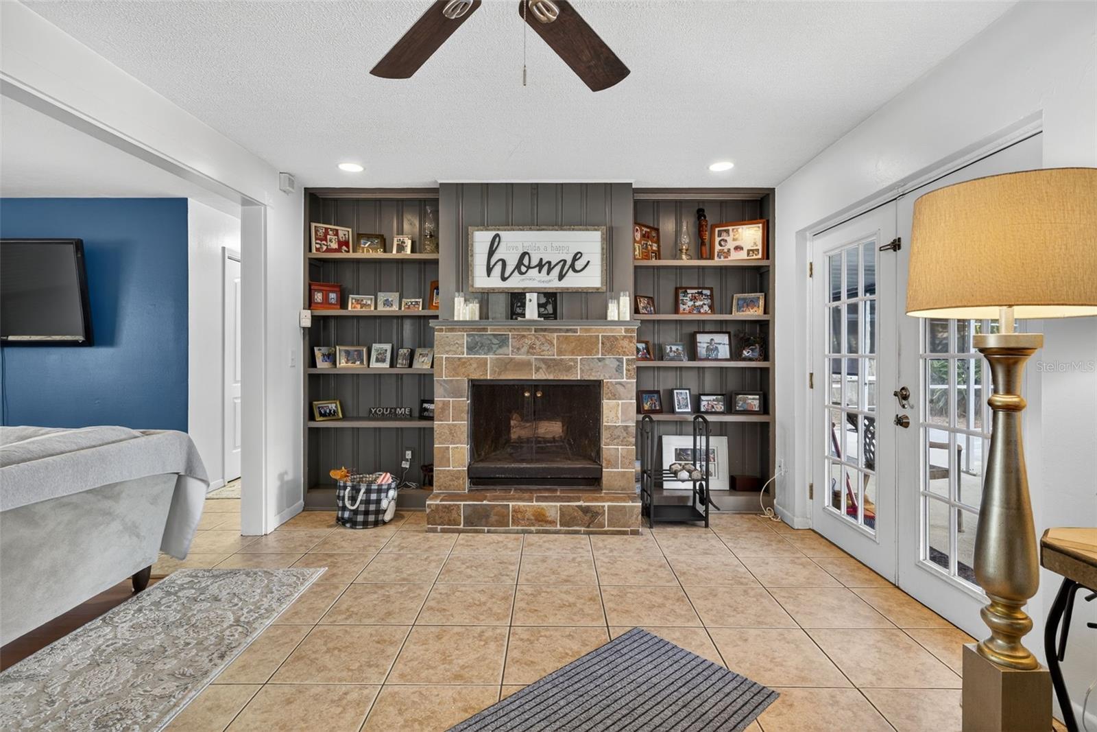 1004 MANDALAY DR — photo 21