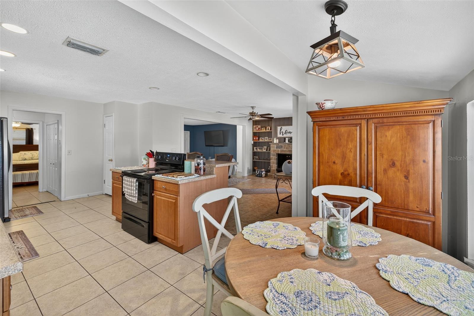 1004 MANDALAY DR — photo 17