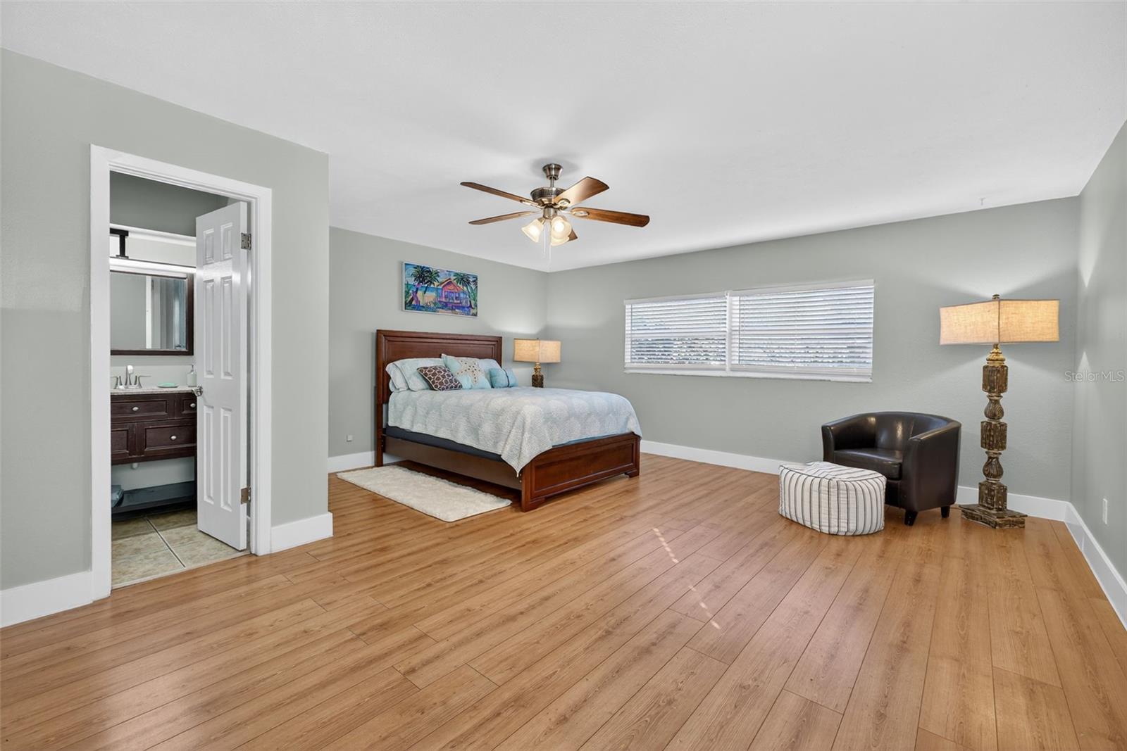 1004 MANDALAY DR — photo 23