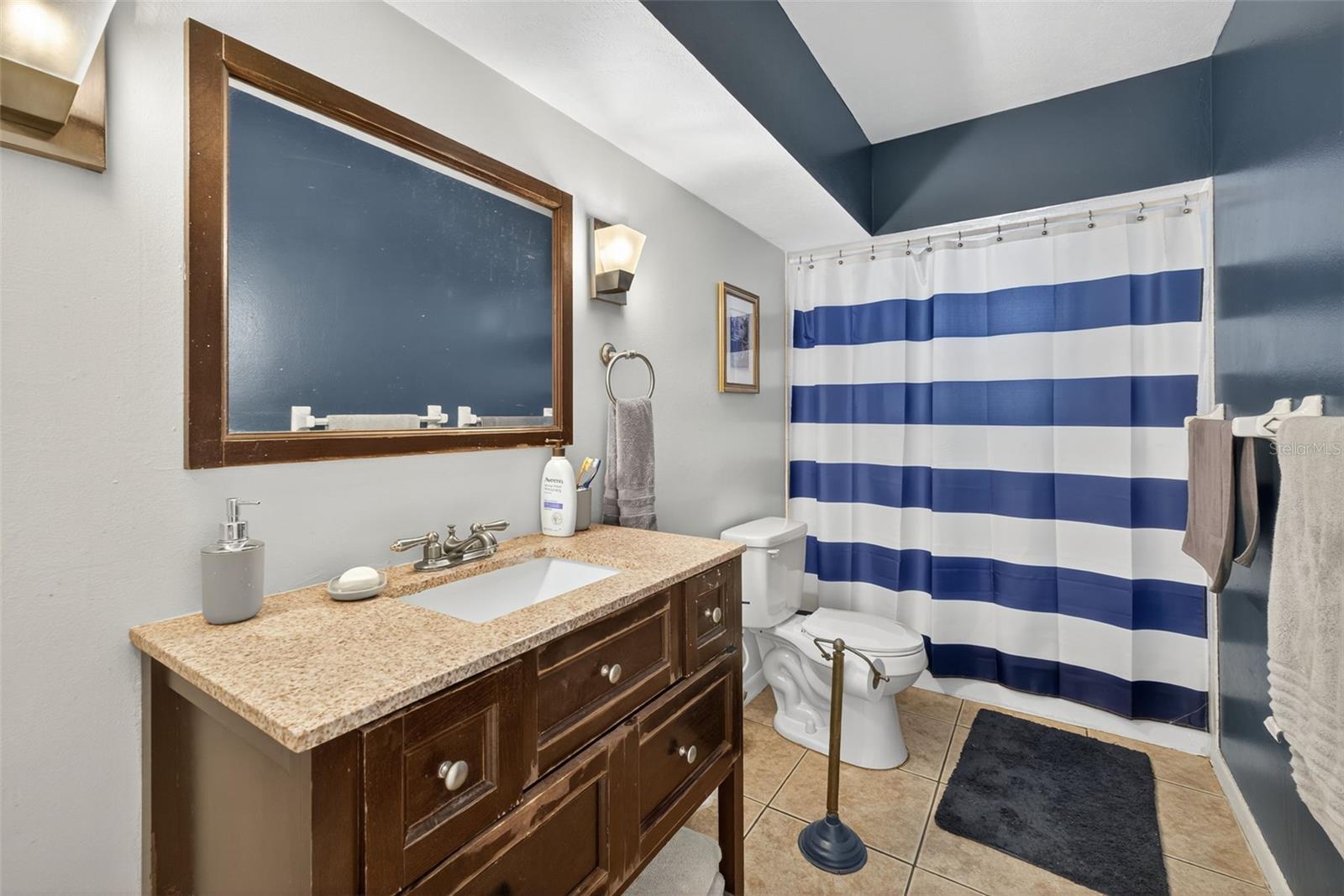 1004 MANDALAY DR — photo 29