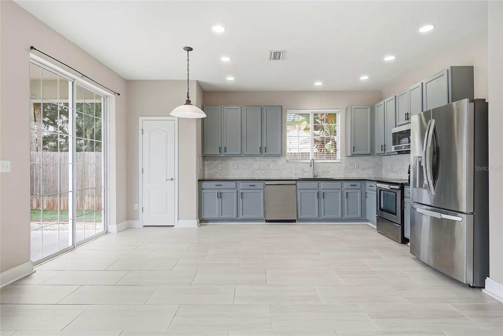 9237 C WELLSTONE DR — photo 3