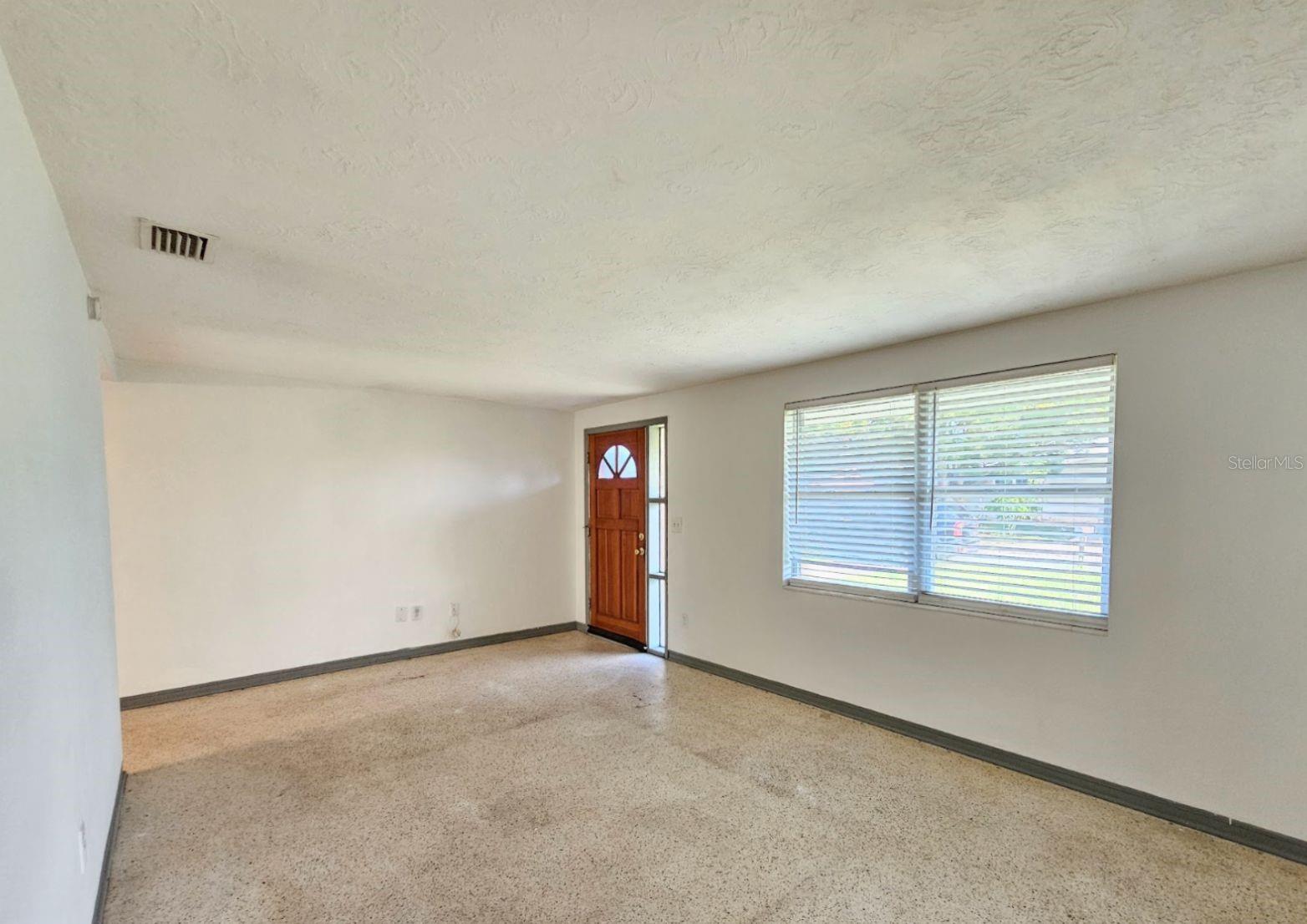 4122 KIBLER LN — photo 3