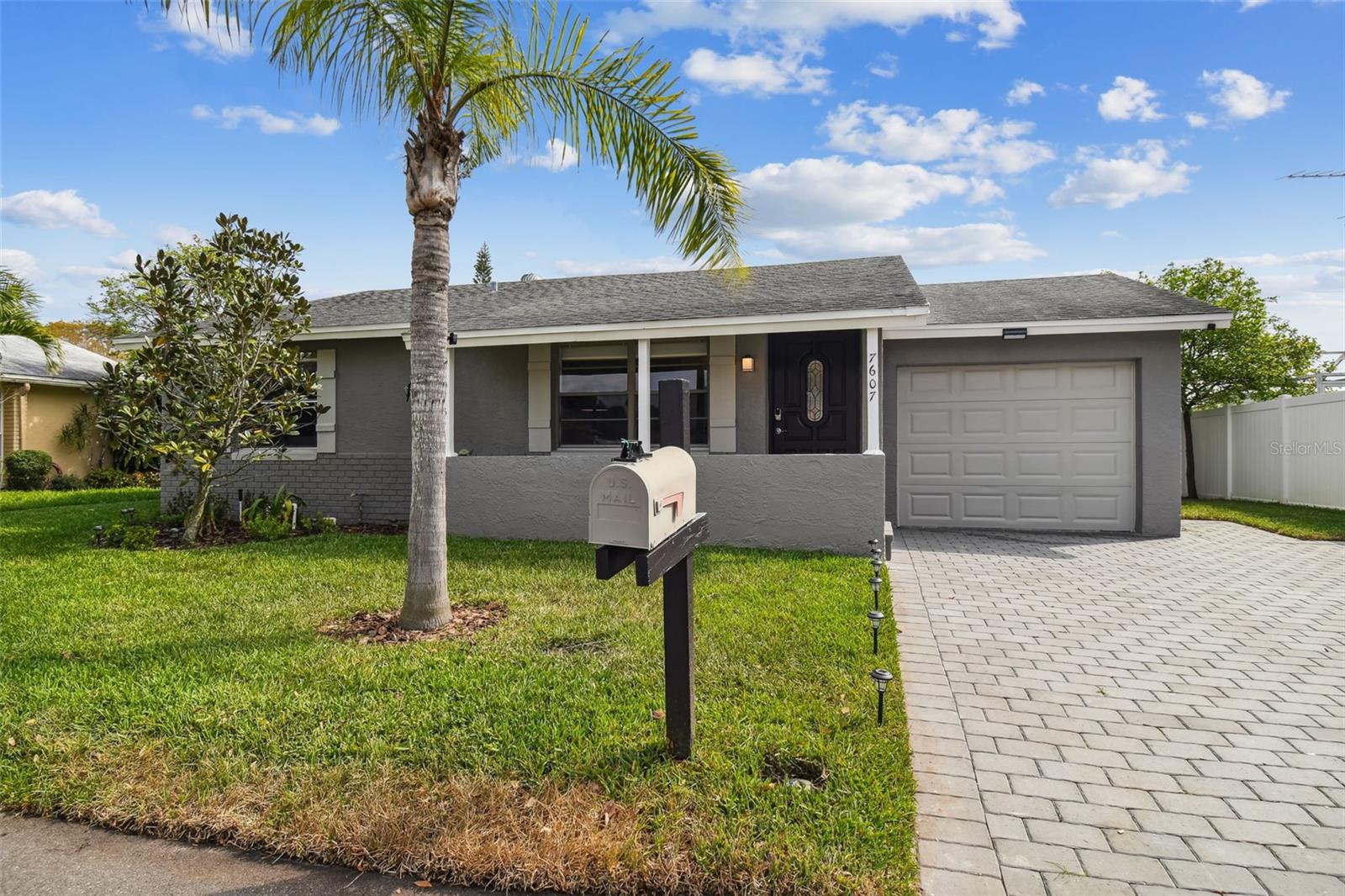 7607 WOODLAND OAKS CT — photo 3