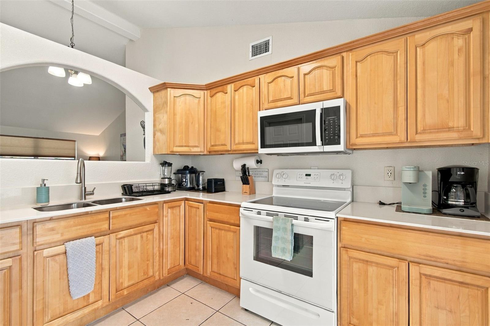 7607 WOODLAND OAKS CT — photo 15