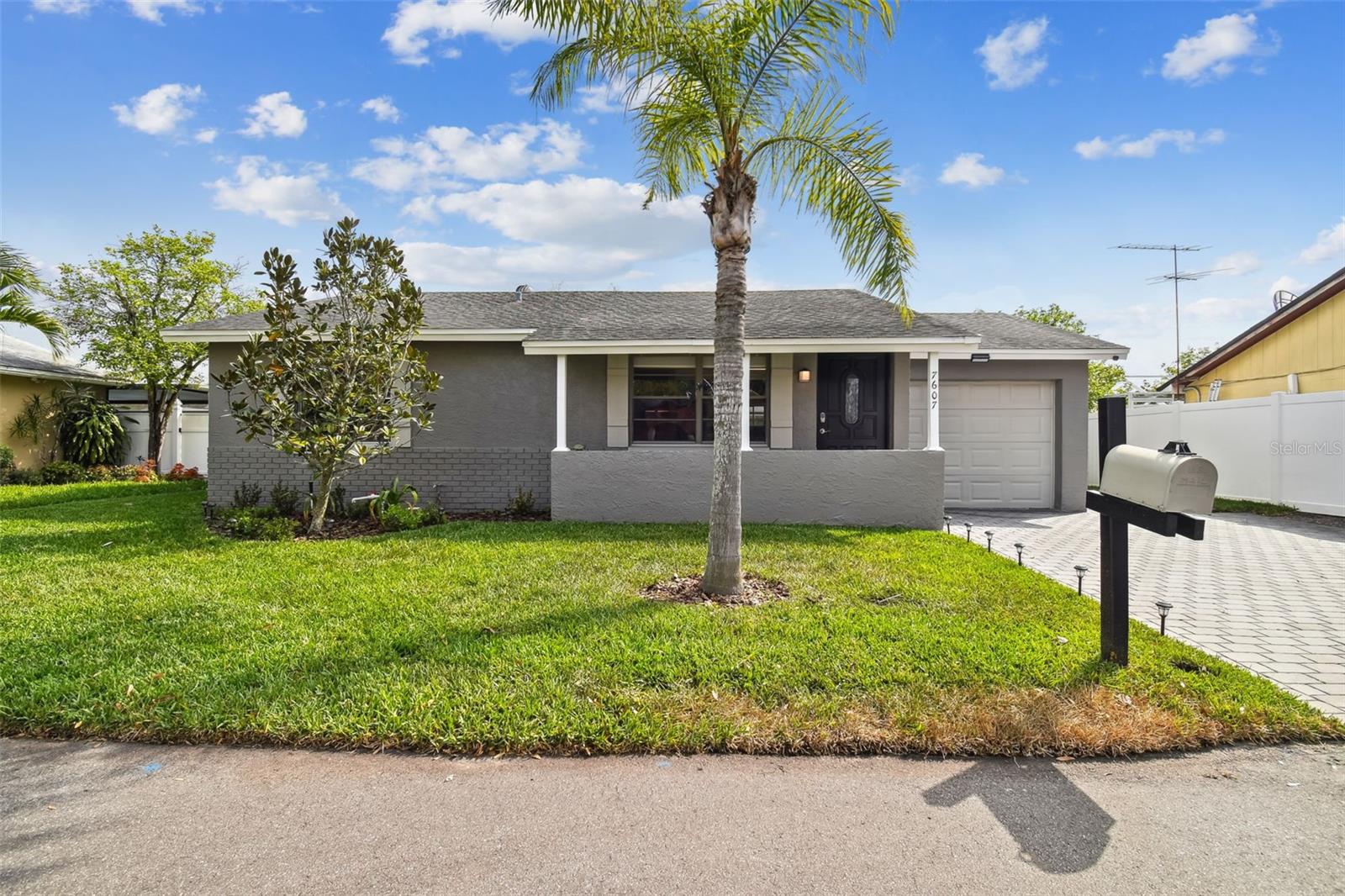 7607 WOODLAND OAKS CT — photo 5