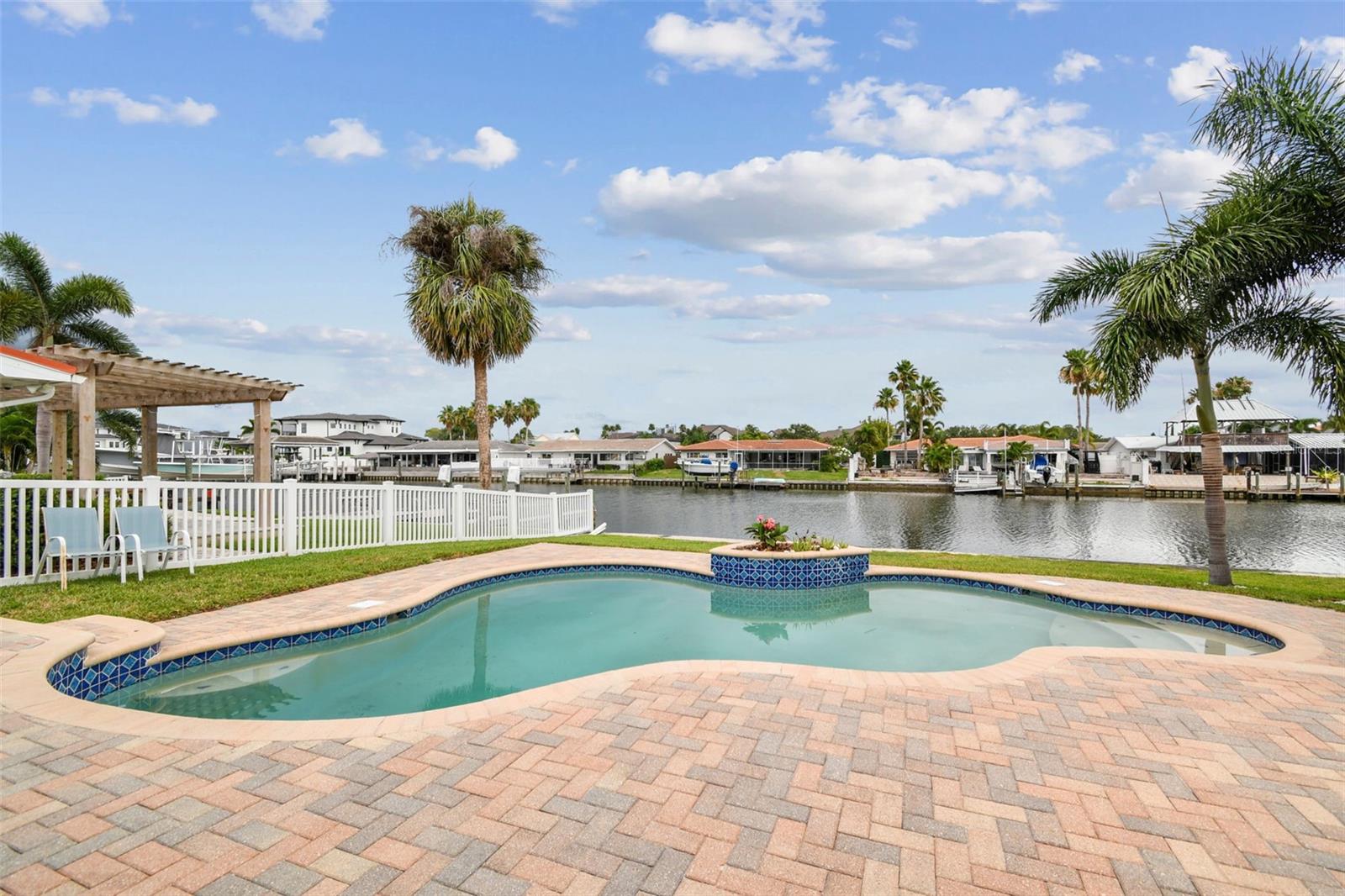 3938 VERSAILLES DR — photo 48