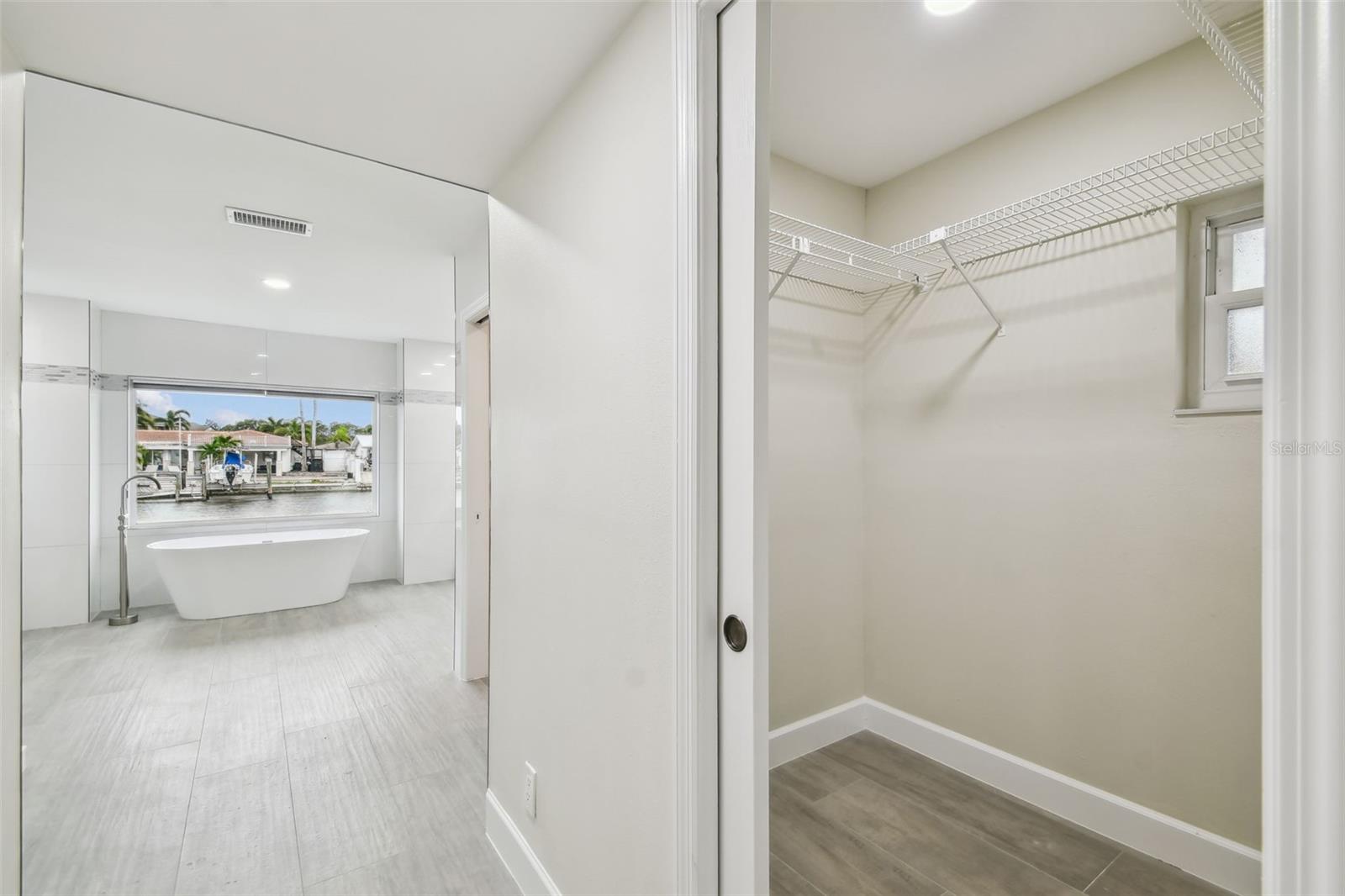 3938 VERSAILLES DR — photo 32