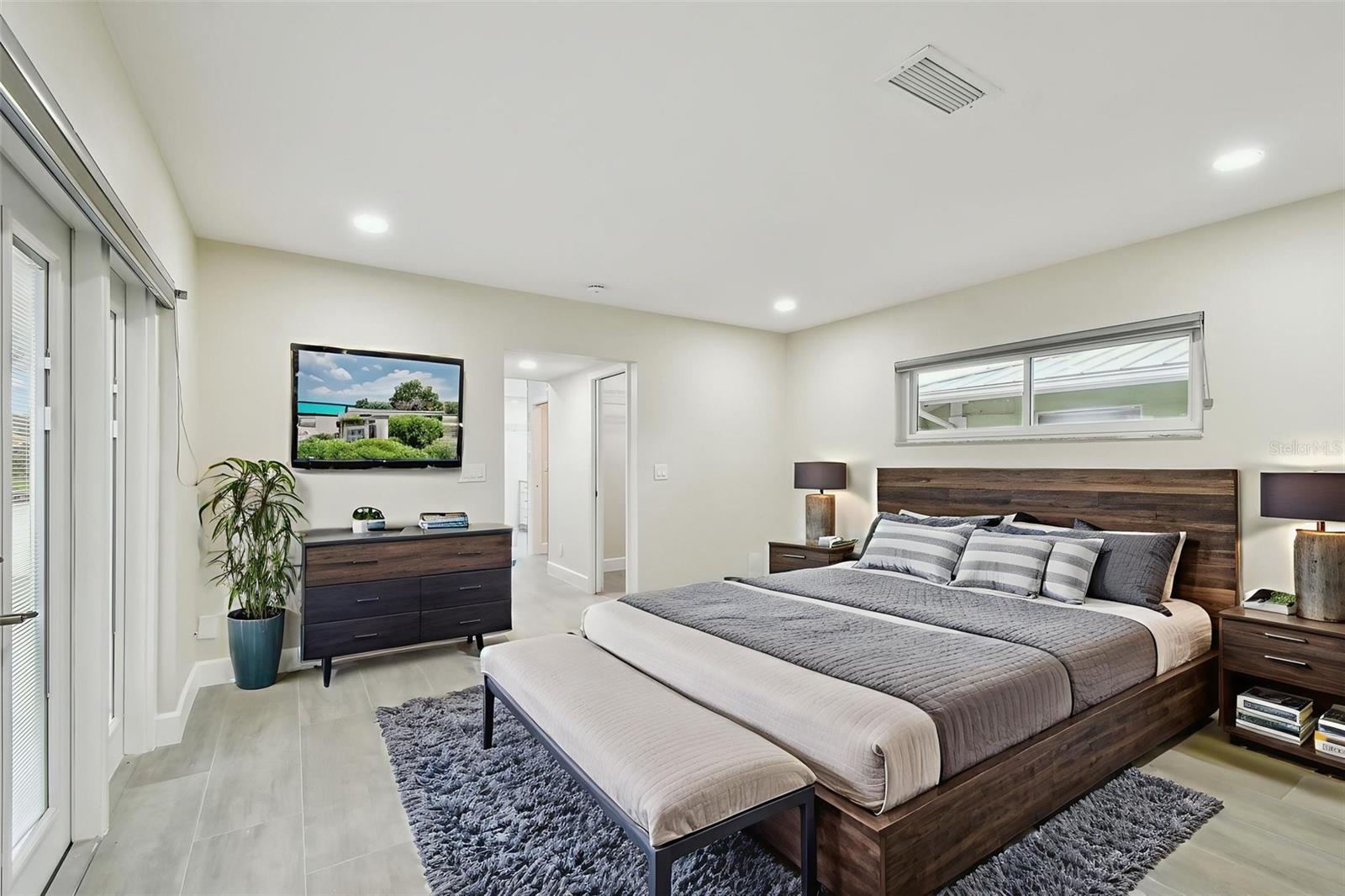 3938 VERSAILLES DR — photo 27