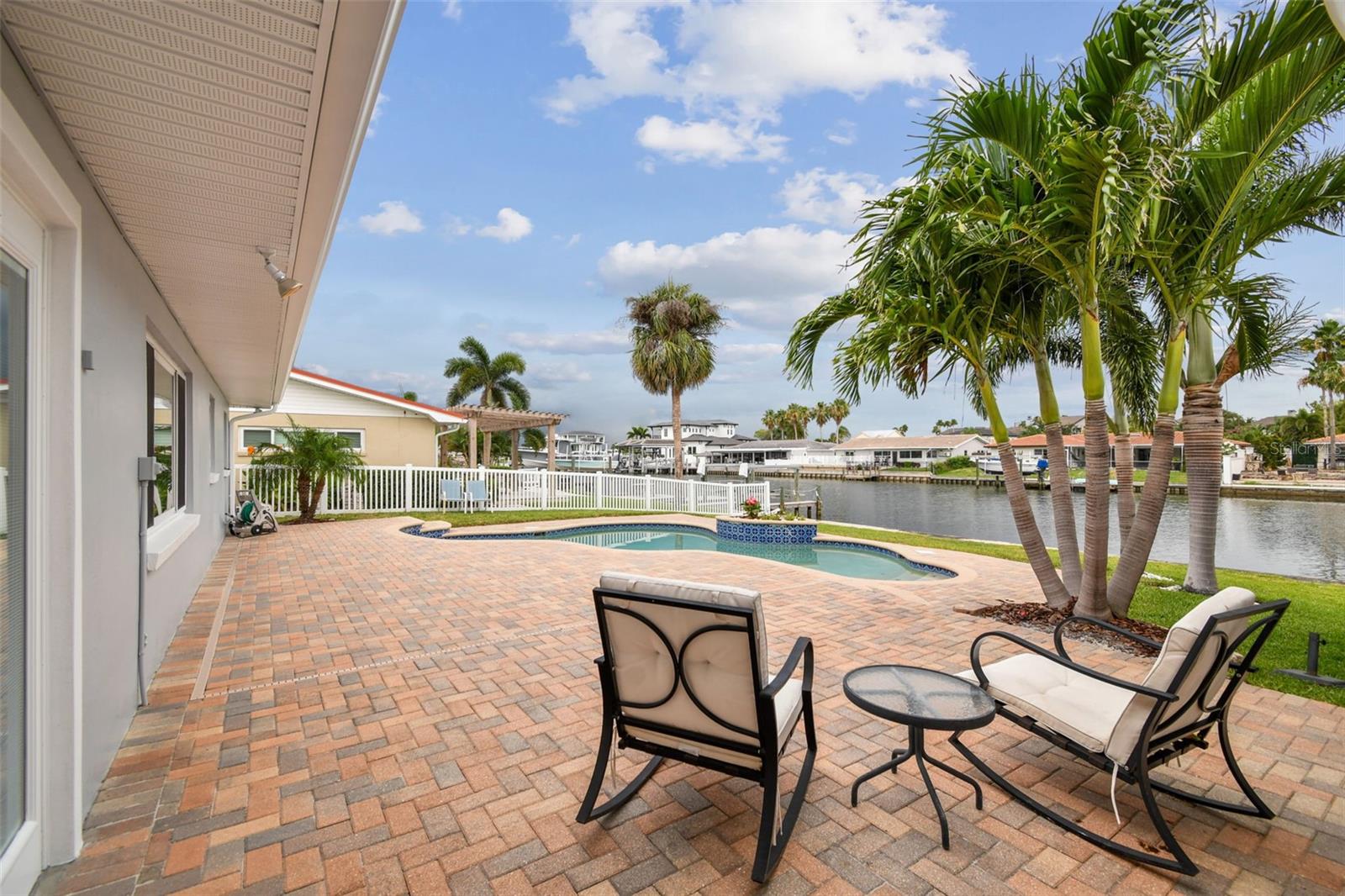 3938 VERSAILLES DR — photo 46
