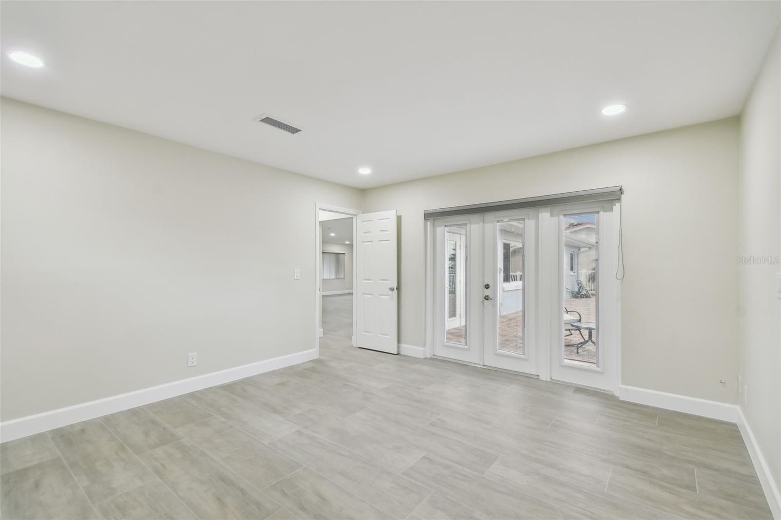 3938 VERSAILLES DR — photo 29
