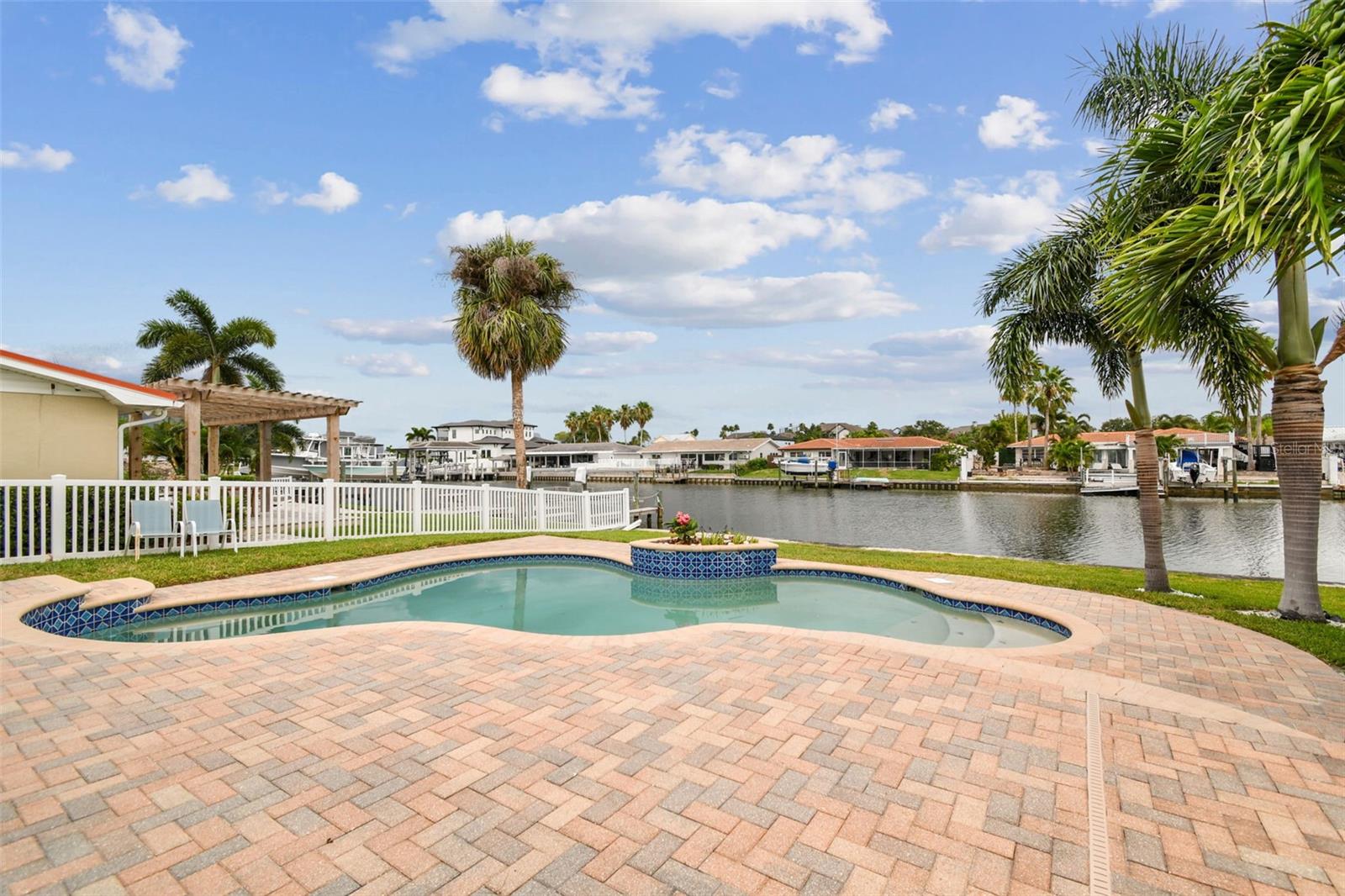 3938 VERSAILLES DR — photo 47