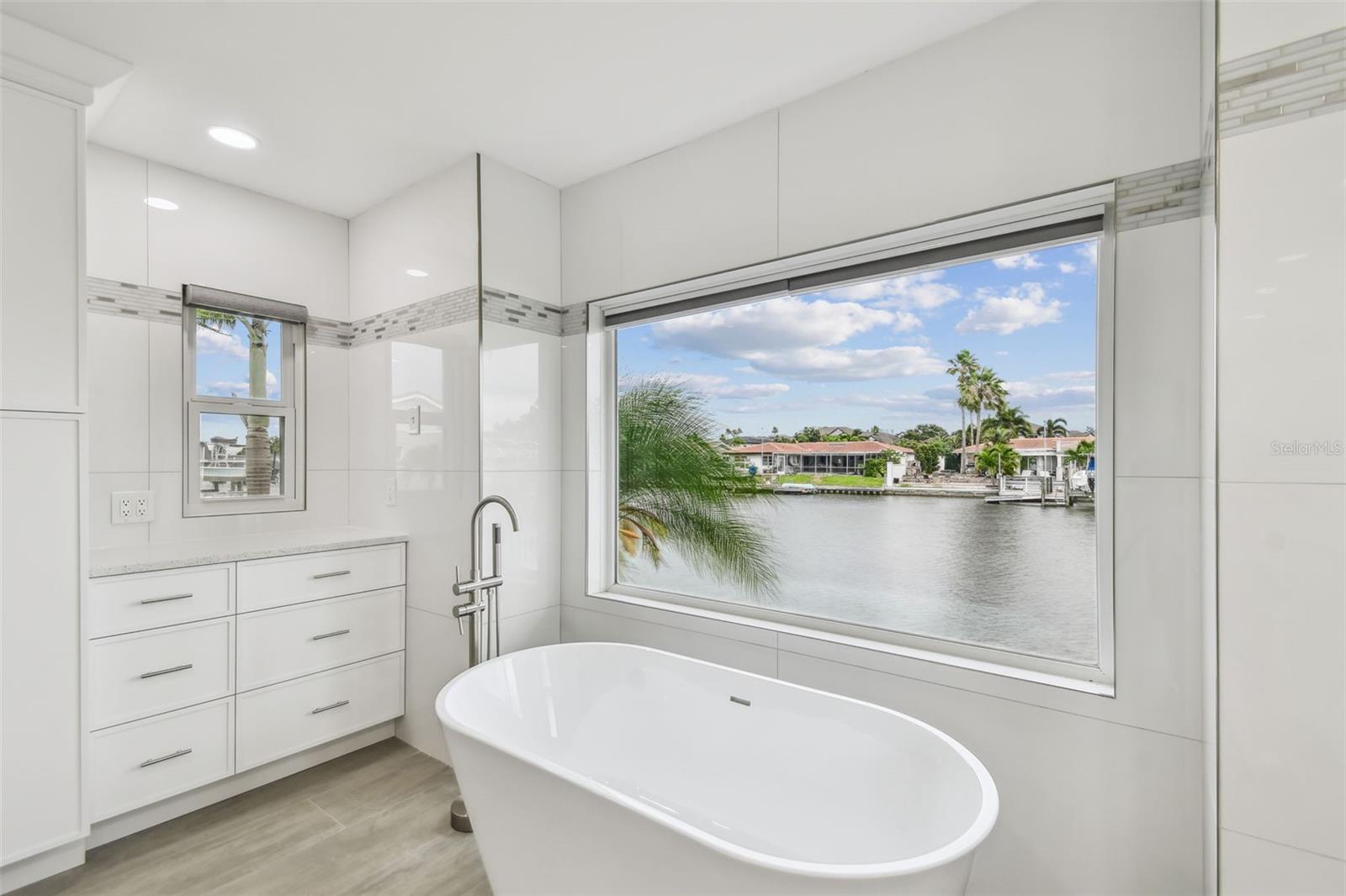 3938 VERSAILLES DR — photo 3