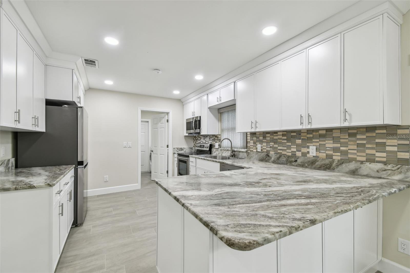 3938 VERSAILLES DR — photo 19