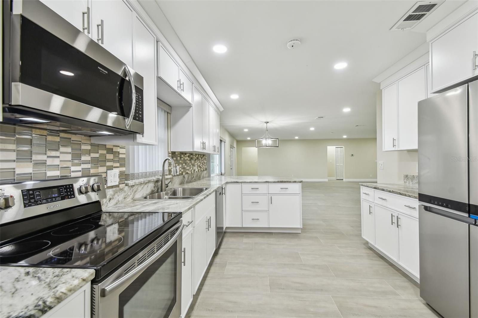 3938 VERSAILLES DR — photo 24