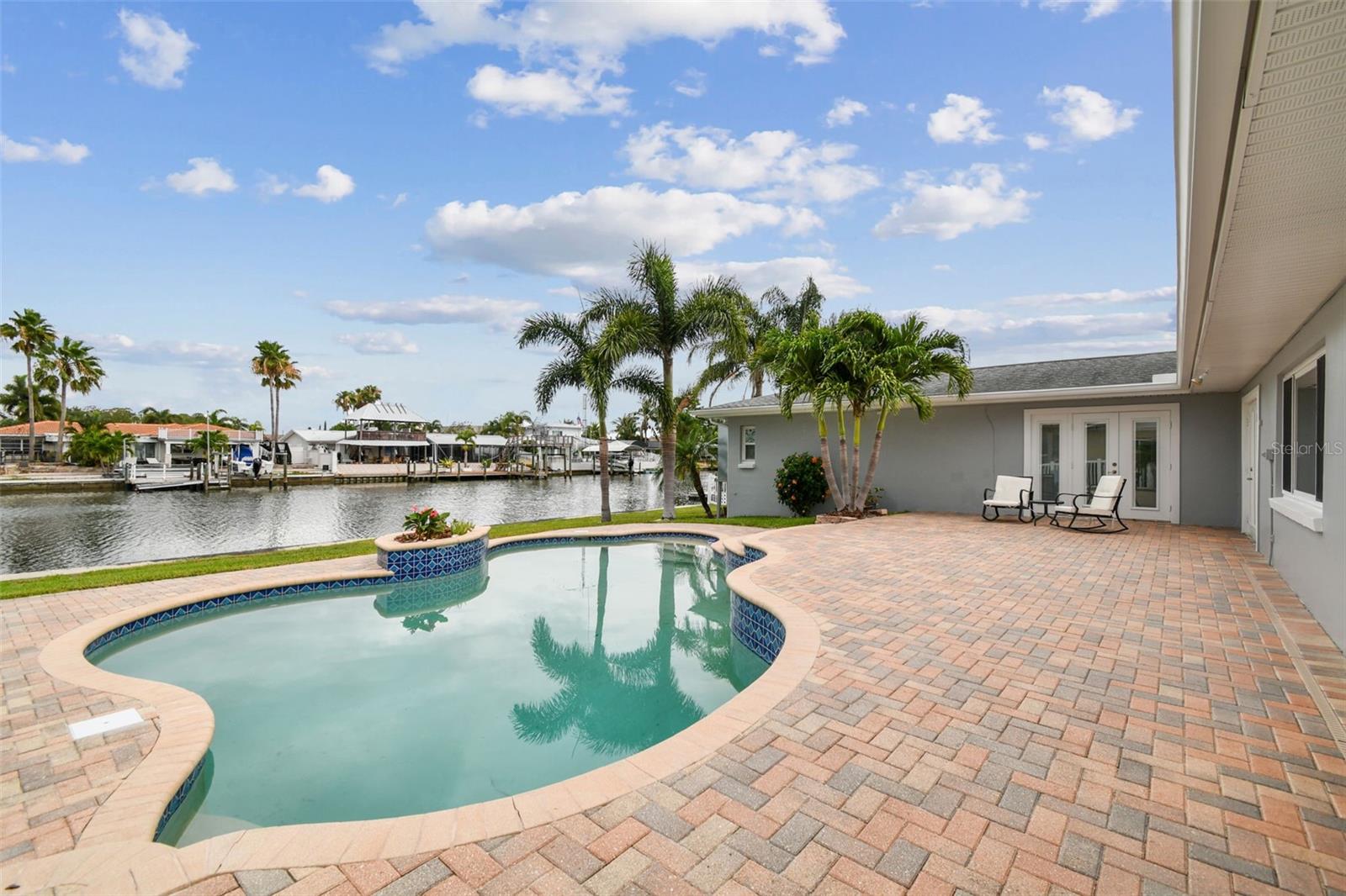 3938 VERSAILLES DR — photo 49