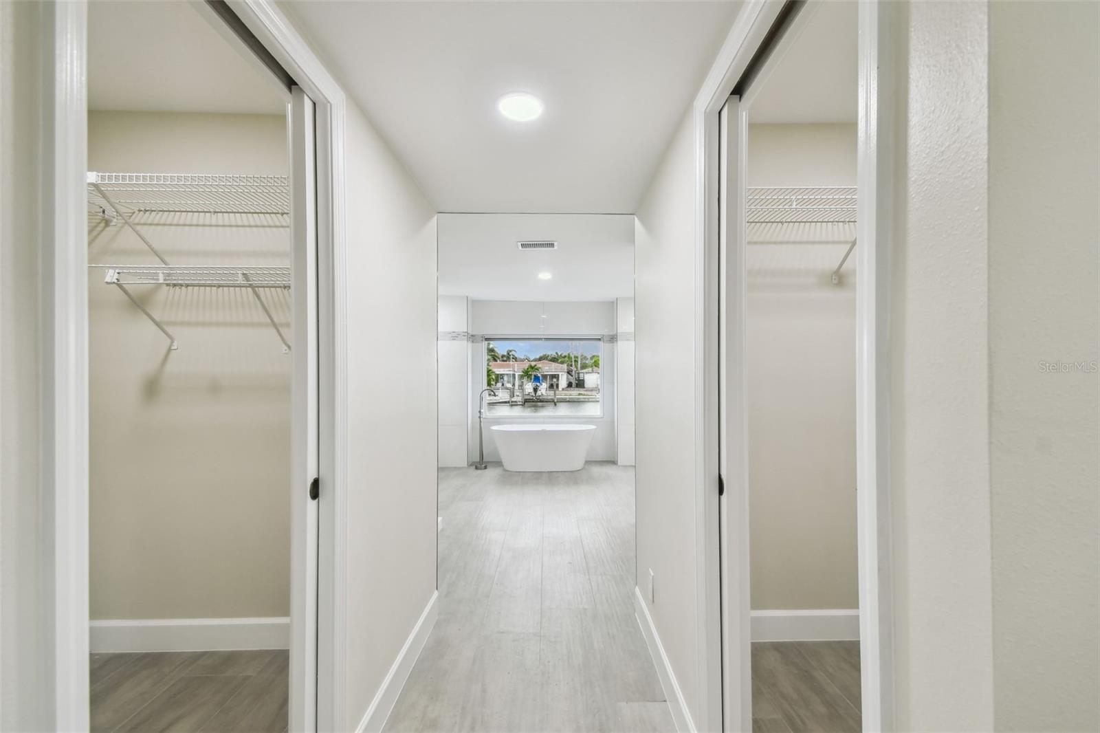 3938 VERSAILLES DR — photo 30
