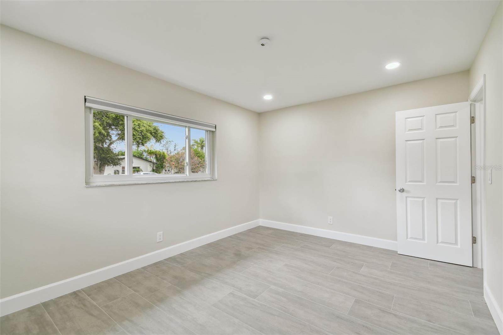 3938 VERSAILLES DR — photo 44