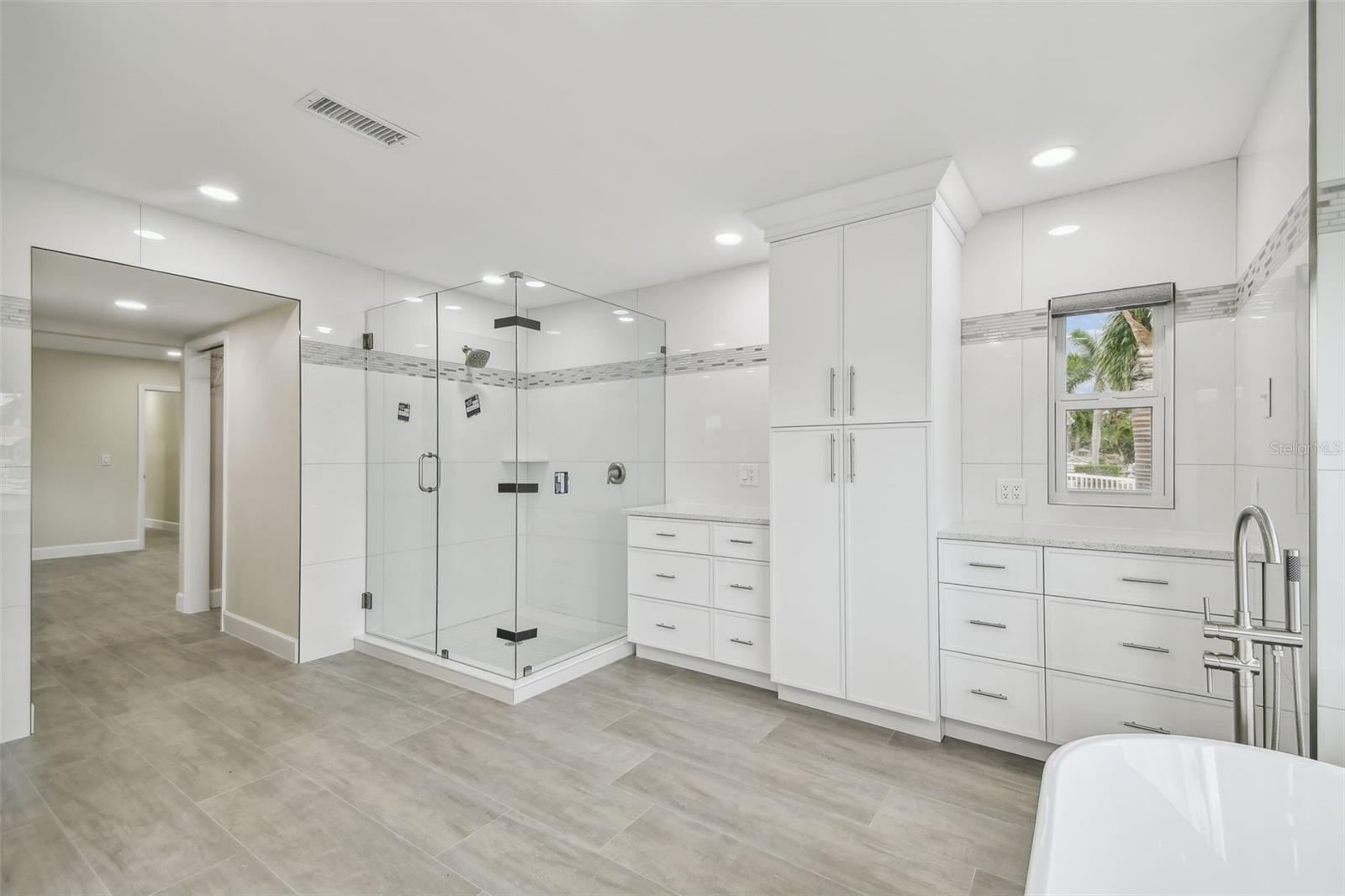 3938 VERSAILLES DR — photo 35