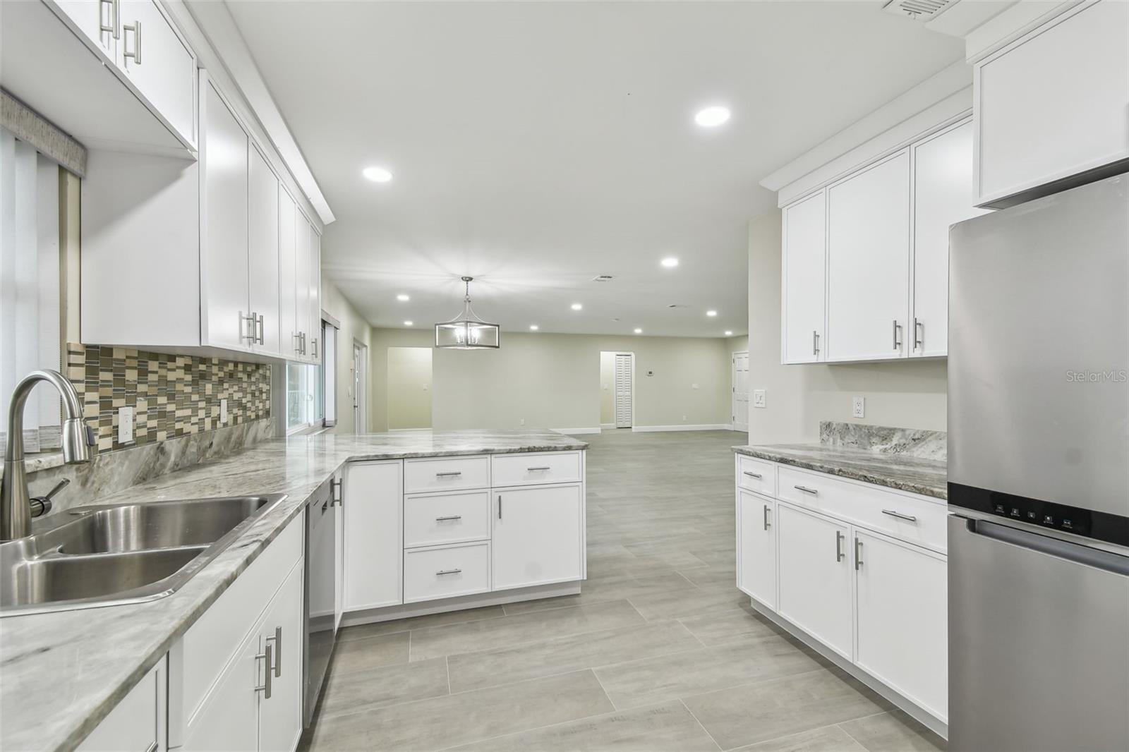3938 VERSAILLES DR — photo 25