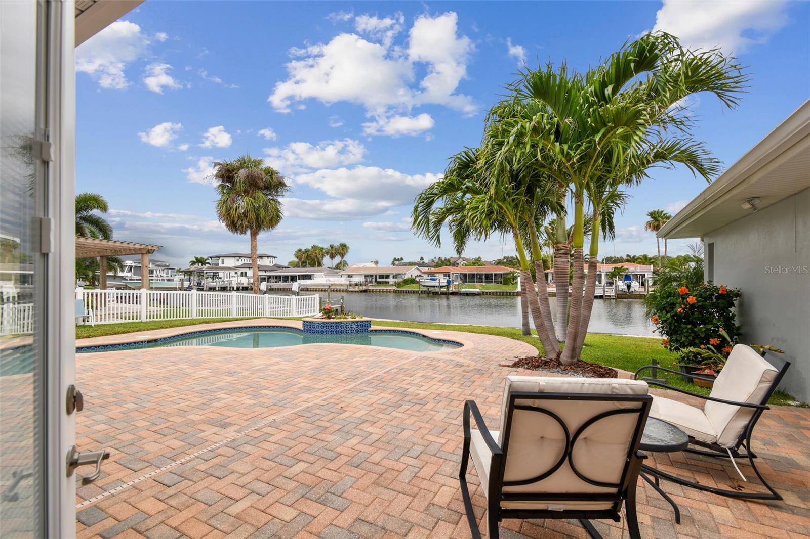 3938 VERSAILLES DR — photo 45