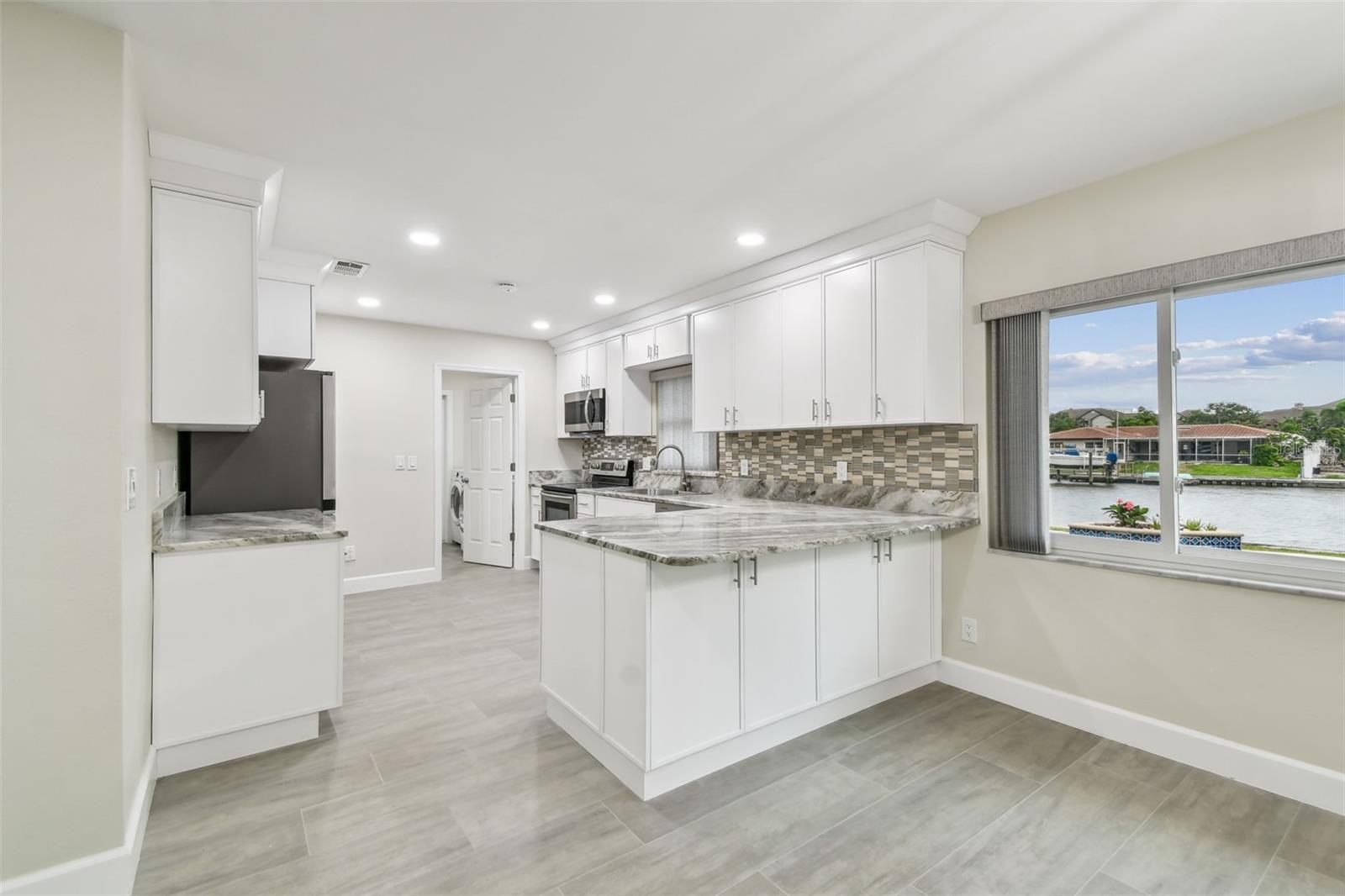 3938 VERSAILLES DR — photo 18