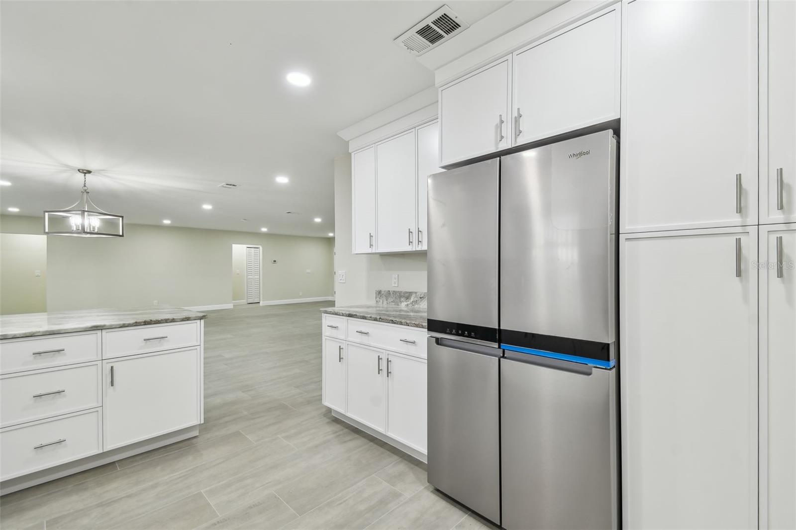 3938 VERSAILLES DR — photo 26