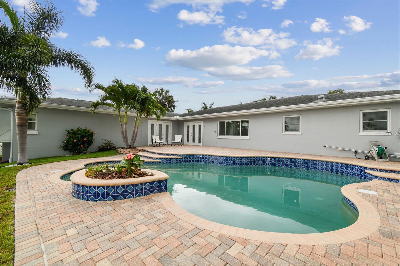 3938 VERSAILLES DR — photo 51