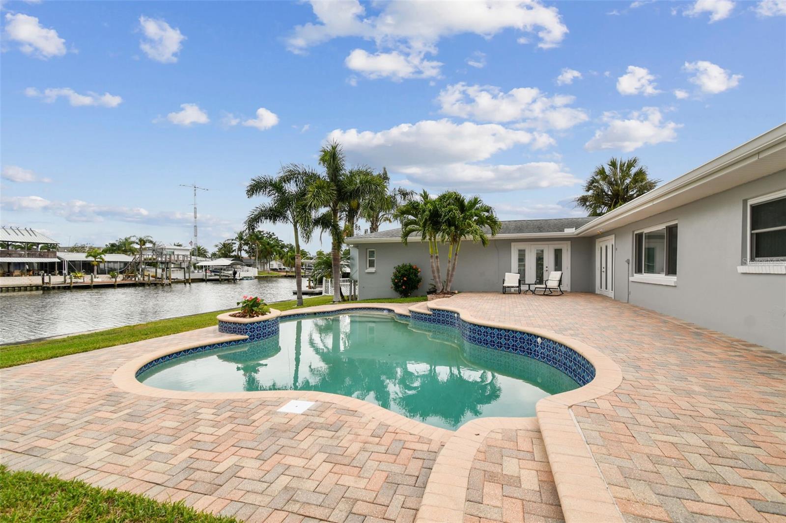 3938 VERSAILLES DR — photo 50