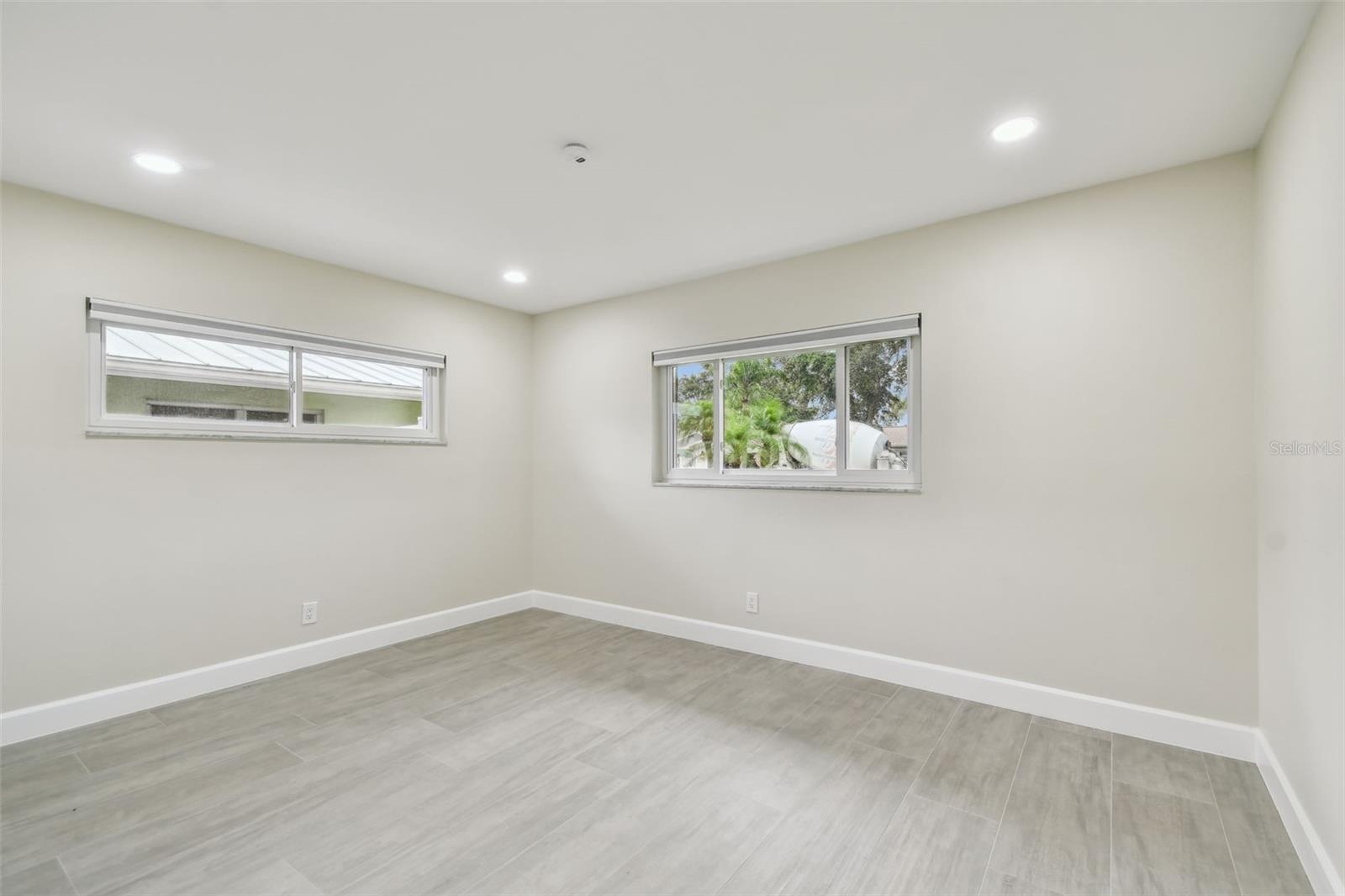 3938 VERSAILLES DR — photo 42