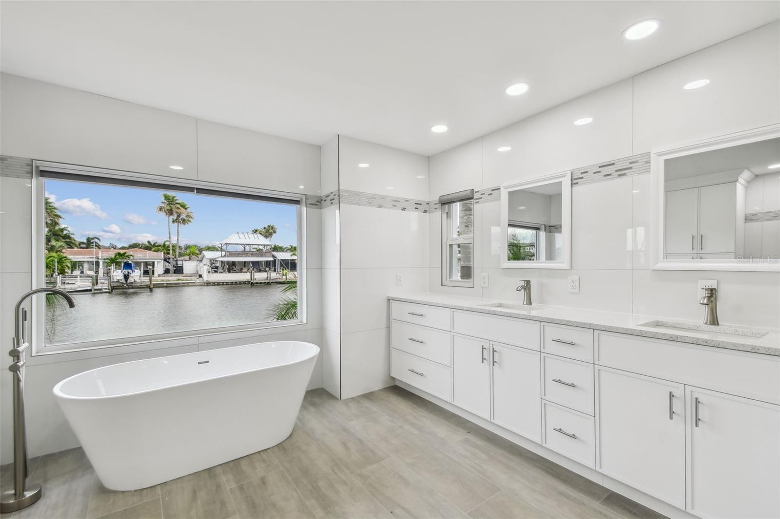 3938 VERSAILLES DR — photo 34
