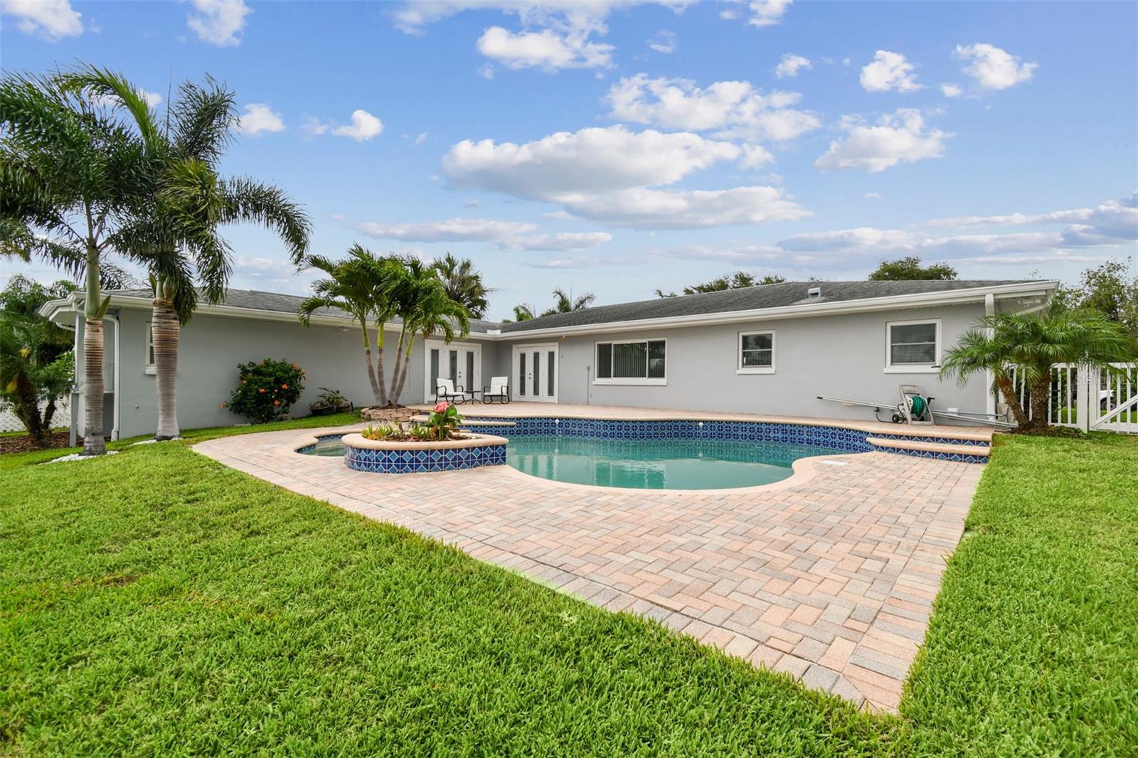 3938 VERSAILLES DR — photo 52