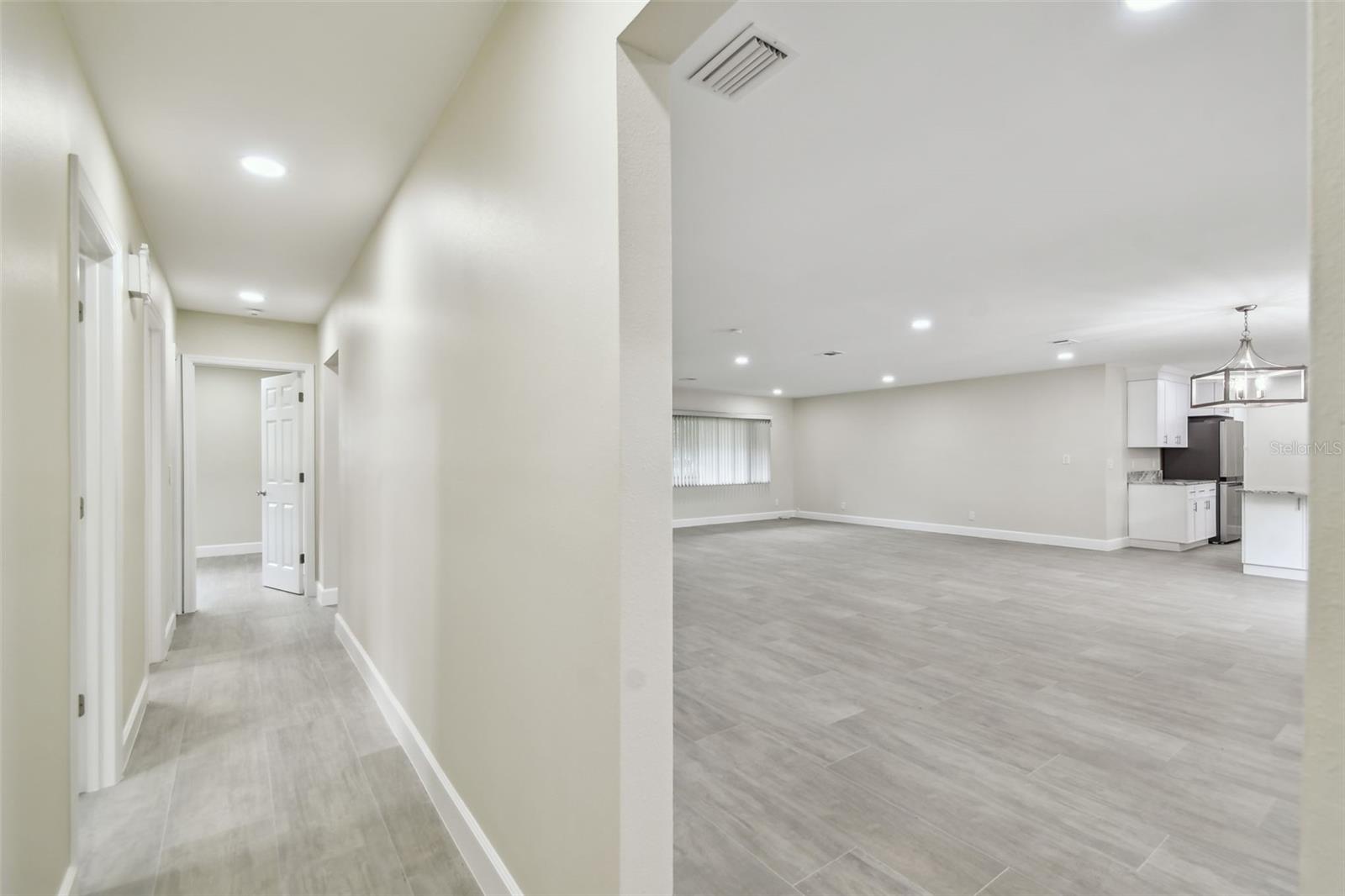 3938 VERSAILLES DR — photo 37