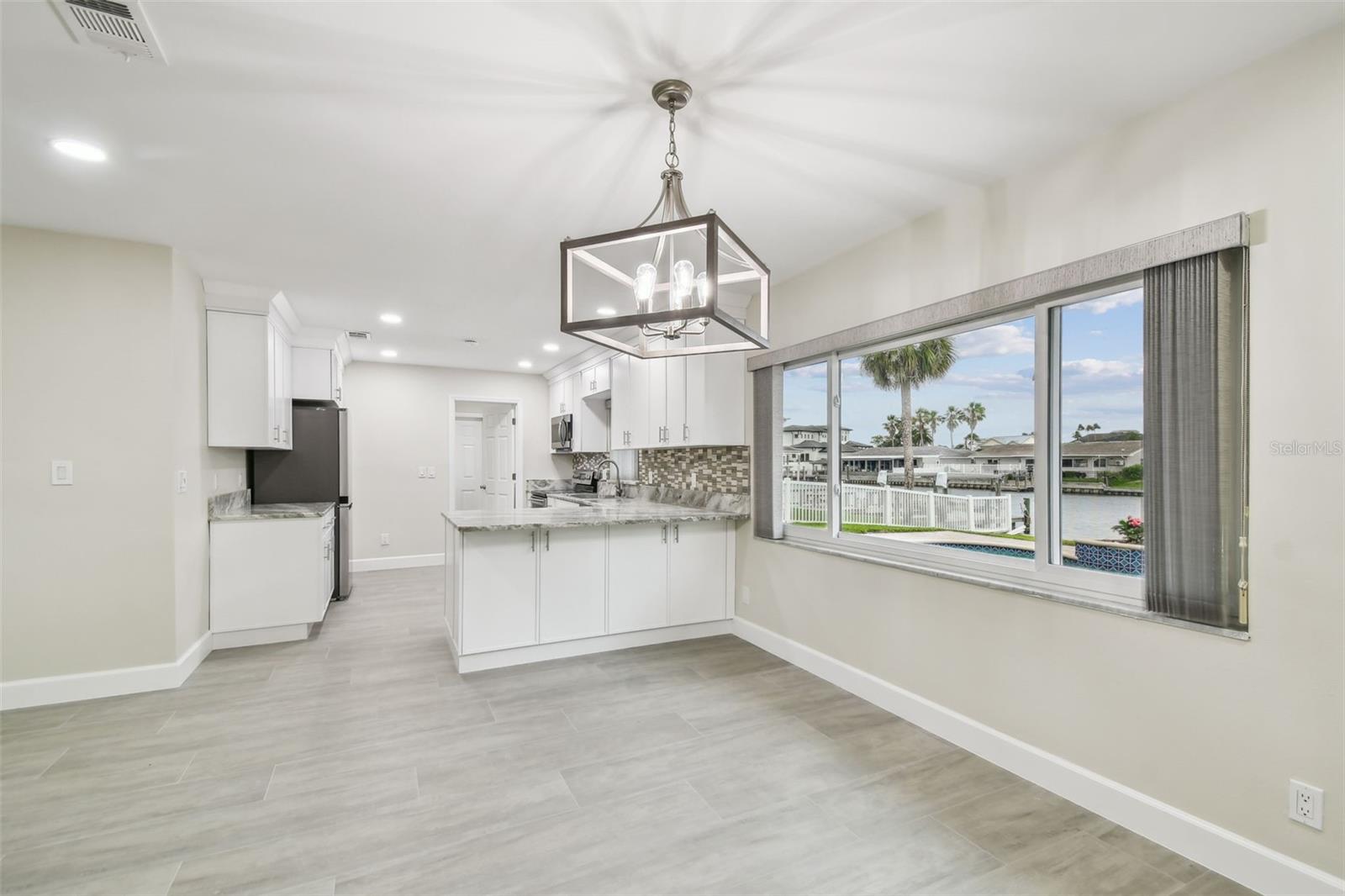 3938 VERSAILLES DR — photo 17