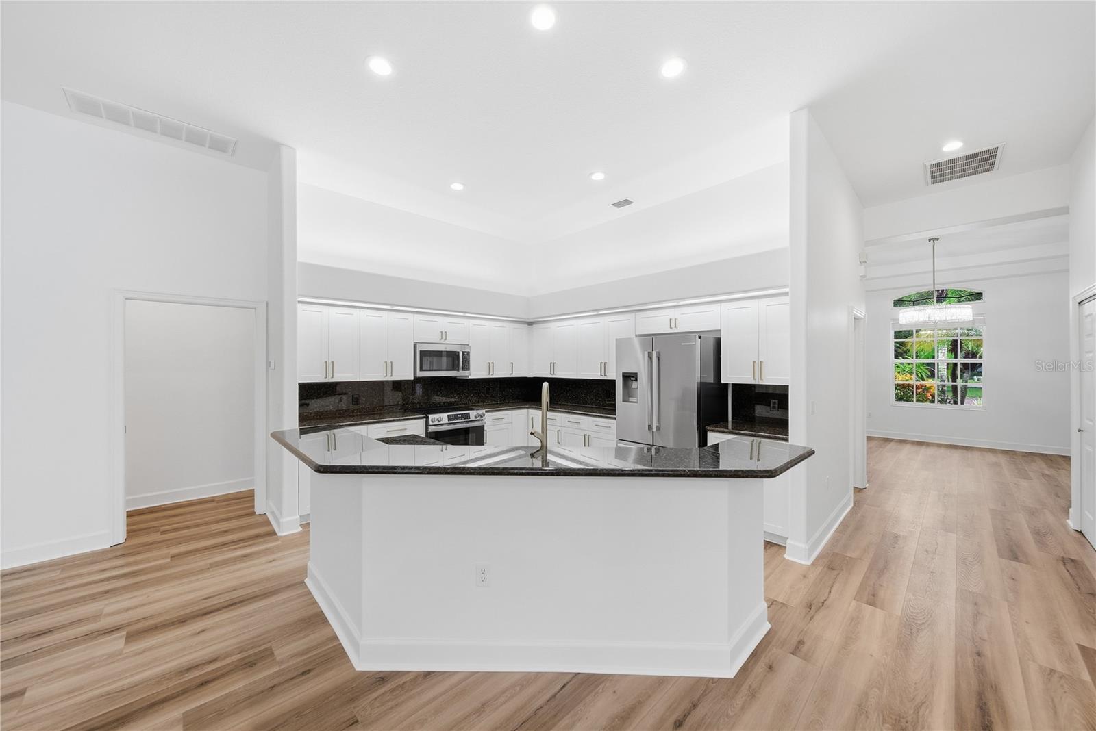 4034 EXECUTIVE DR — photo 18