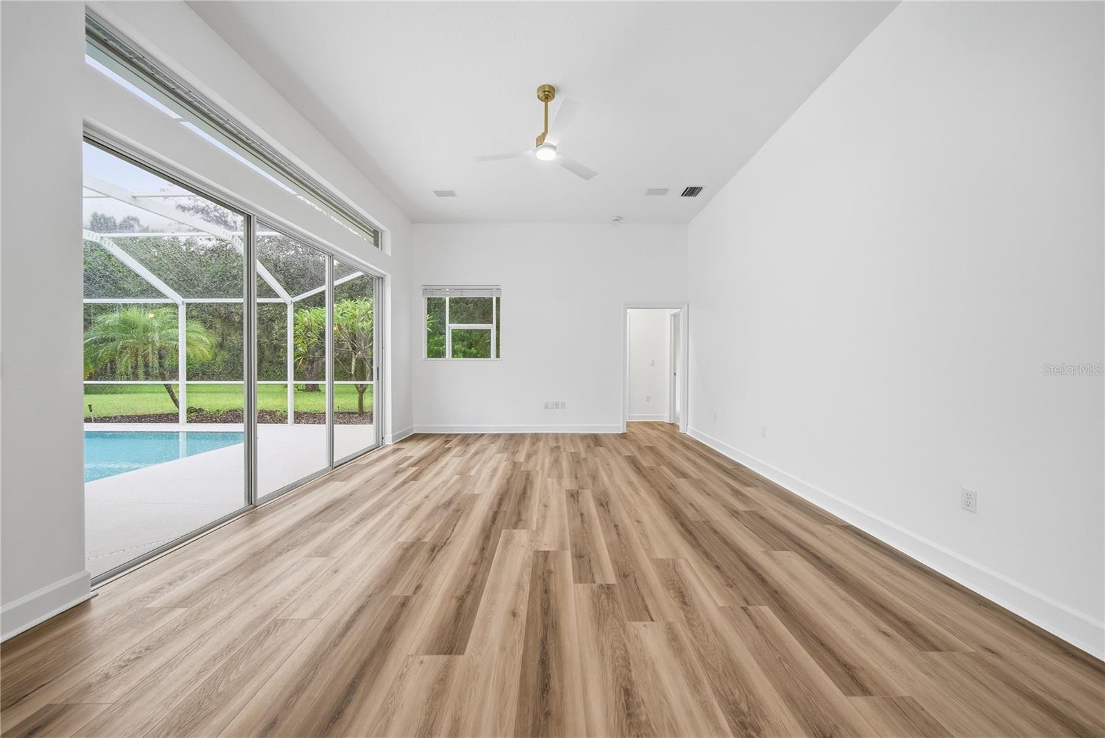 4034 EXECUTIVE DR — photo 25