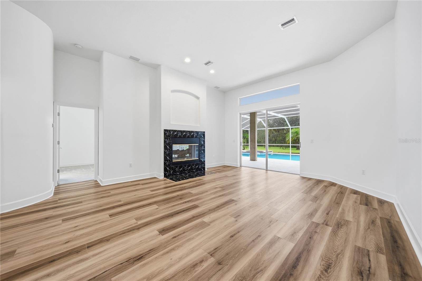 4034 EXECUTIVE DR — photo 8