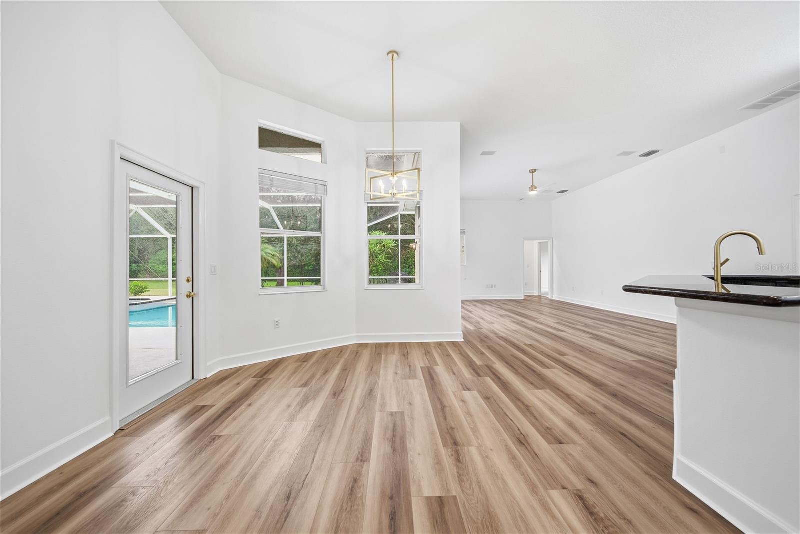 4034 EXECUTIVE DR — photo 26